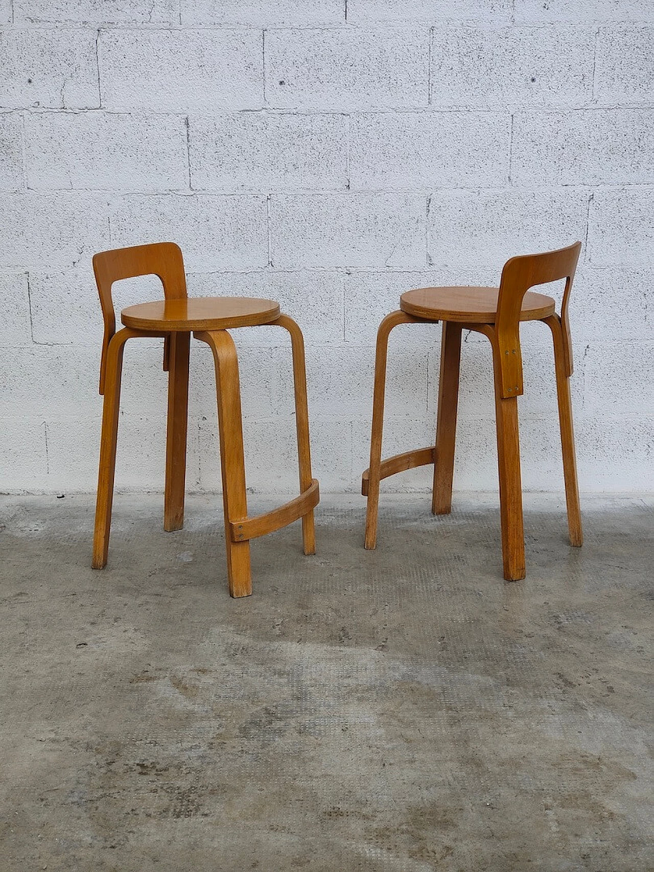 Pair of K65 wooden stools by Alvar Aalto for Artek, 1970s 2