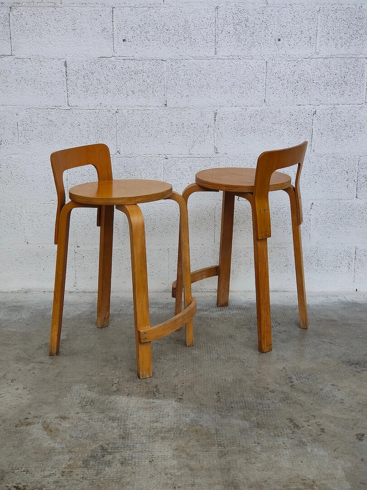Pair of K65 wooden stools by Alvar Aalto for Artek, 1970s 3