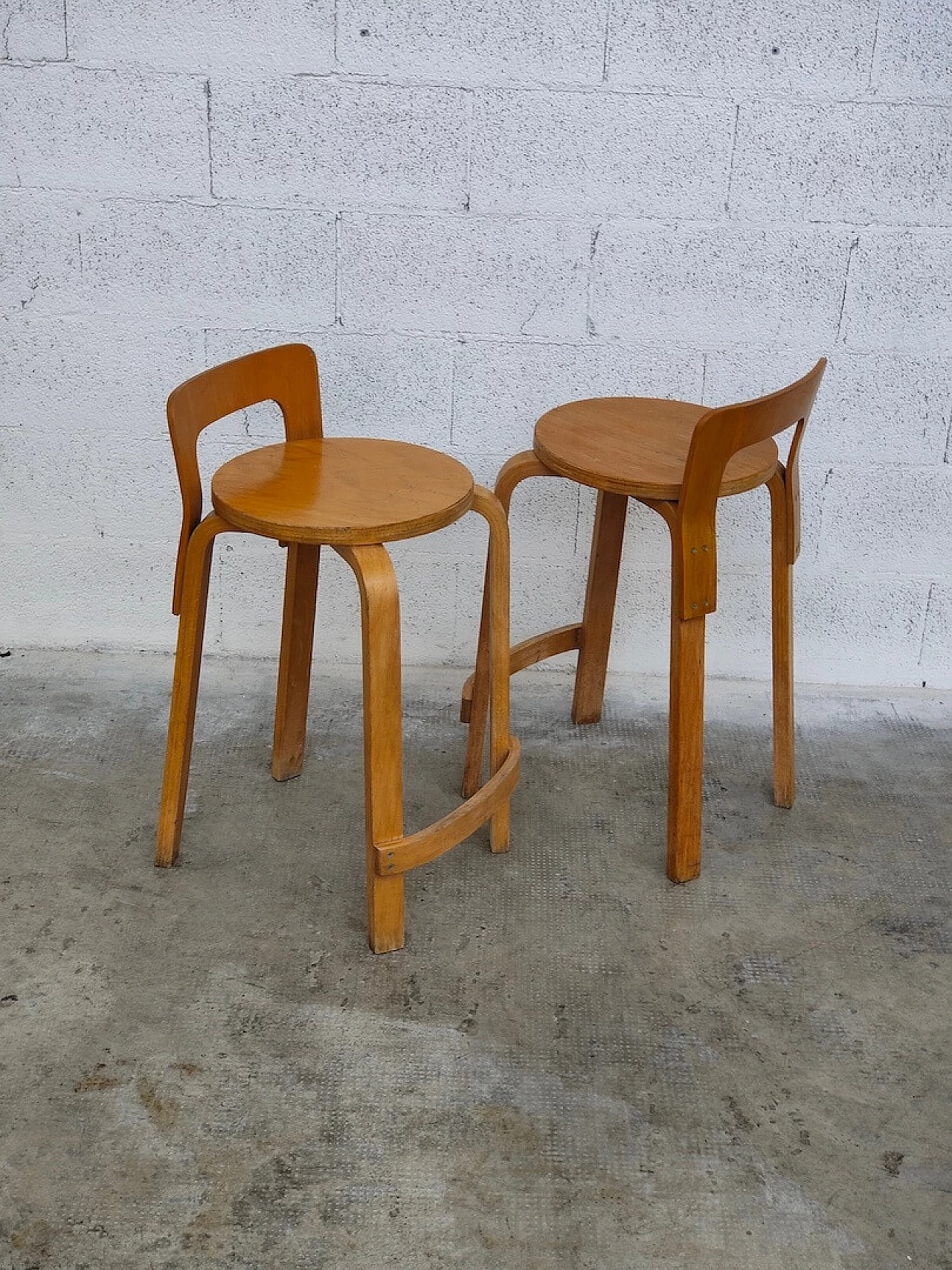 Pair of K65 wooden stools by Alvar Aalto for Artek, 1970s 4