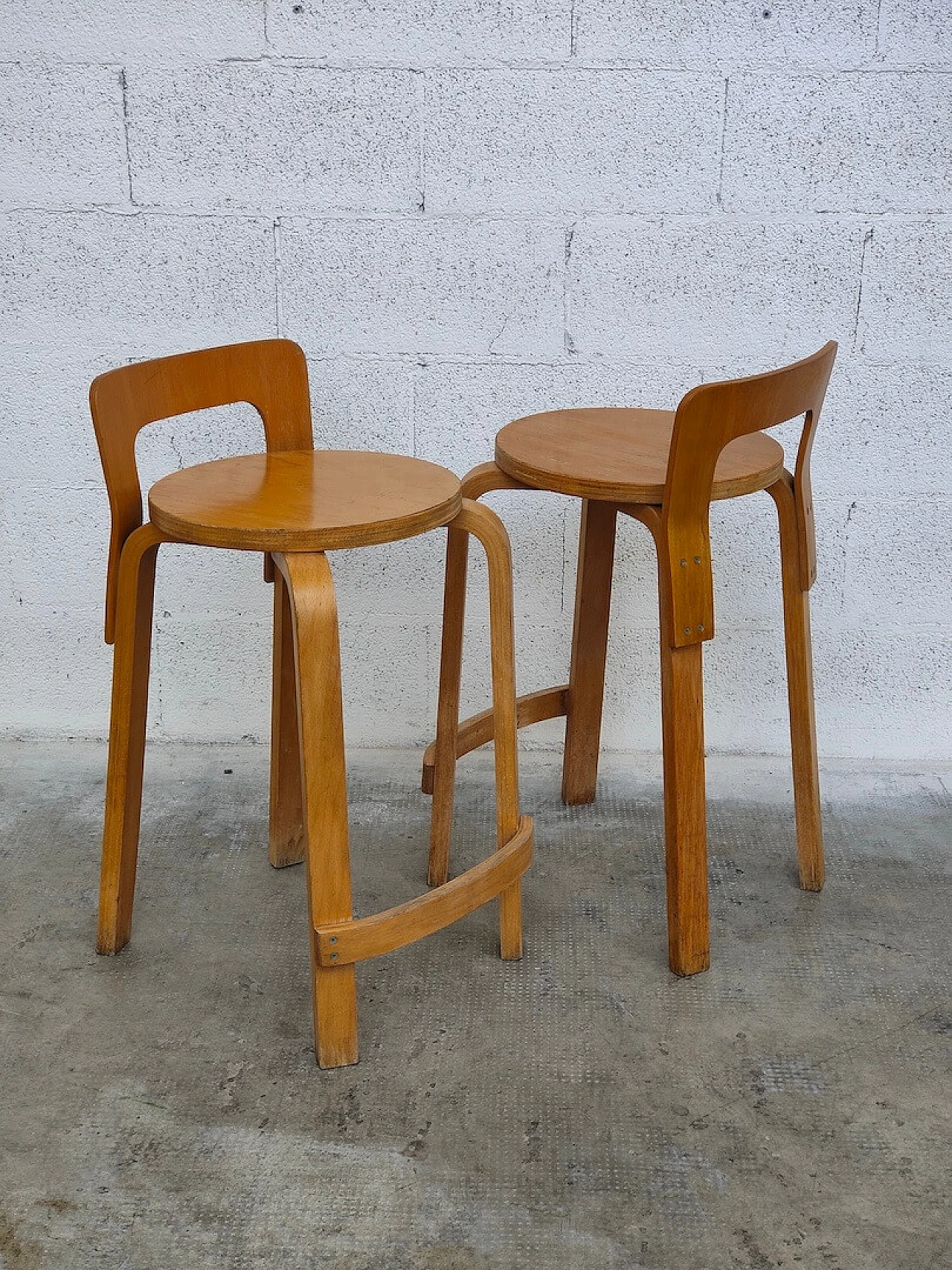 Pair of K65 wooden stools by Alvar Aalto for Artek, 1970s 5