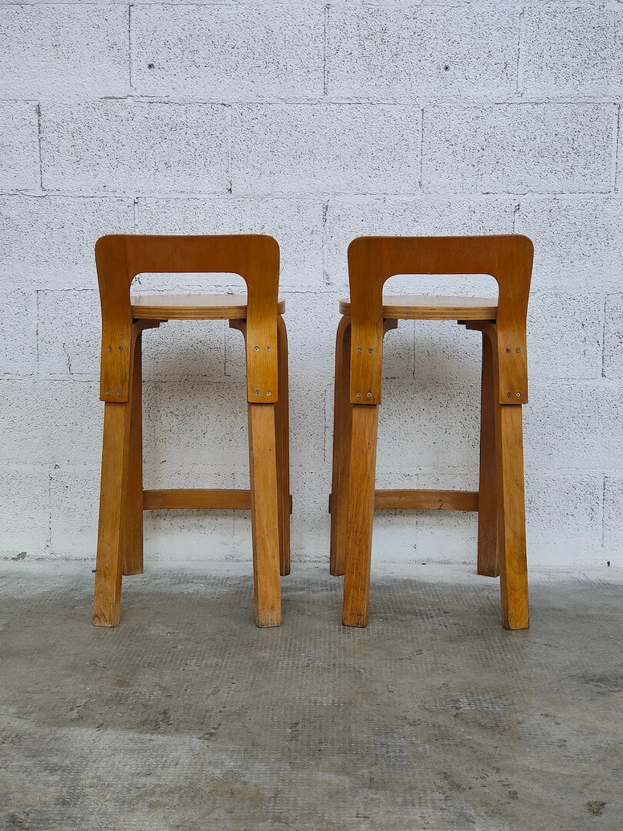 Pair of K65 wooden stools by Alvar Aalto for Artek, 1970s 7