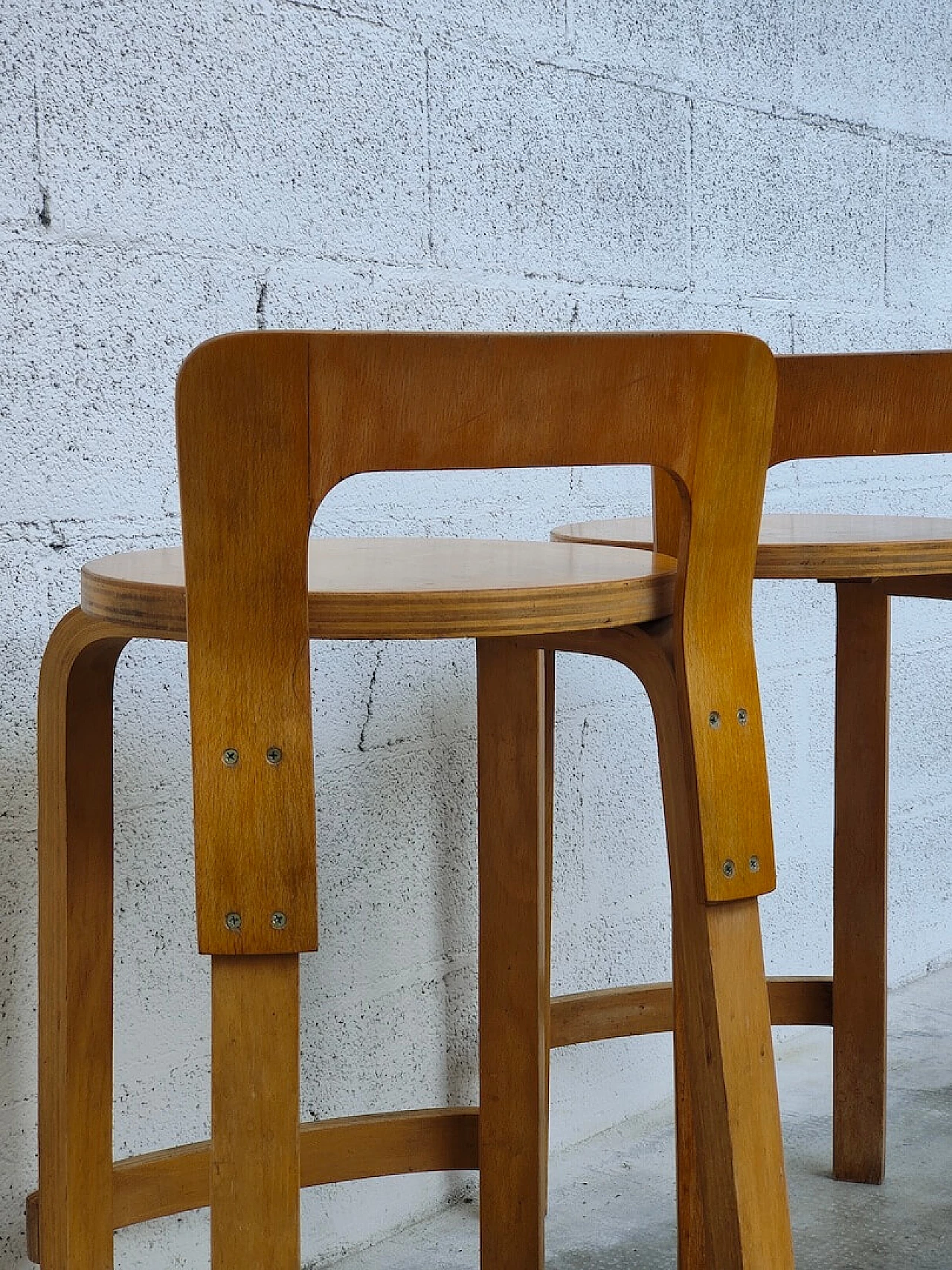 Pair of K65 wooden stools by Alvar Aalto for Artek, 1970s 10