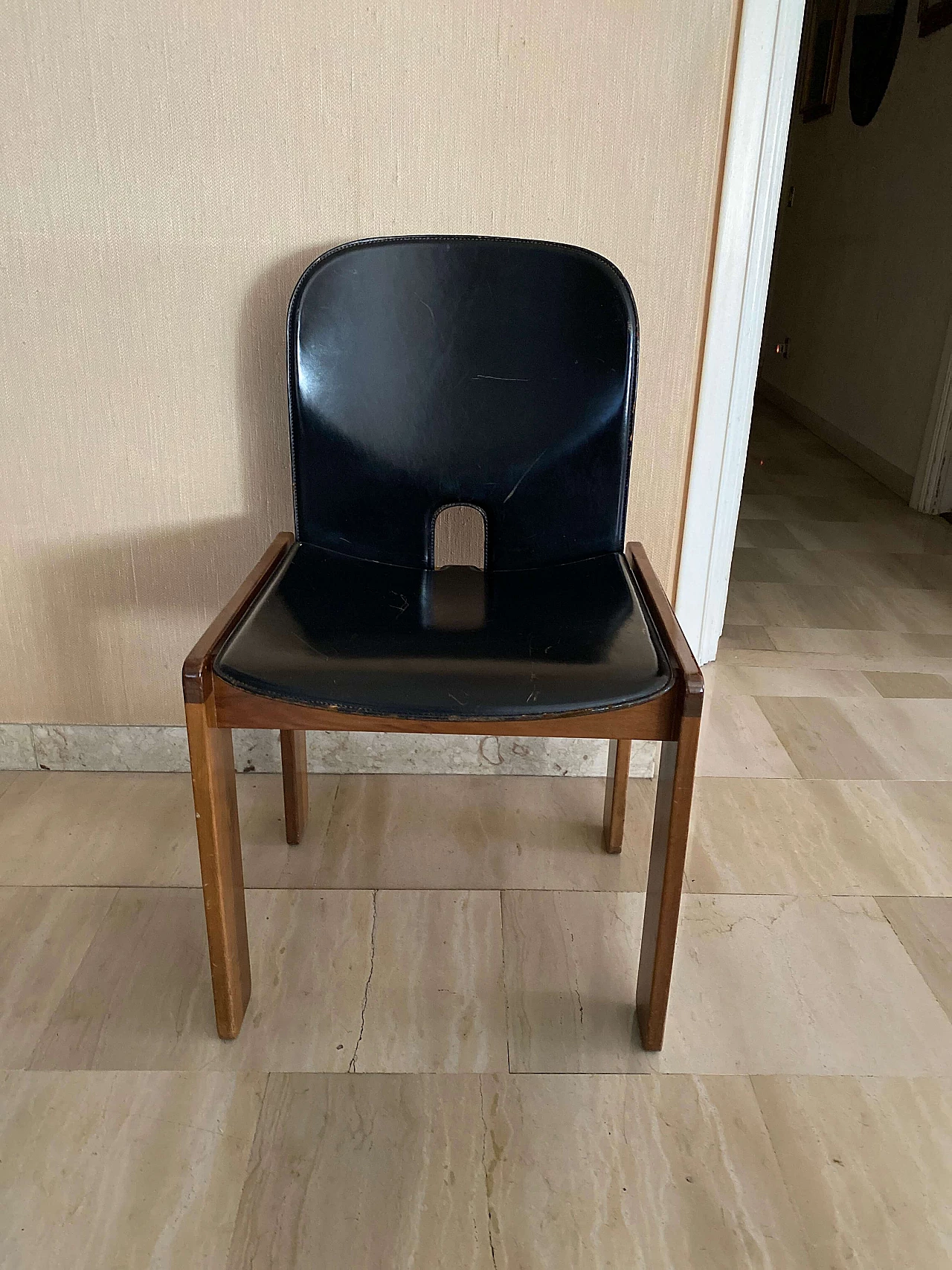 6 Chairs 121 by Scarpa for Cassina in wood and black leather, 1960s 1