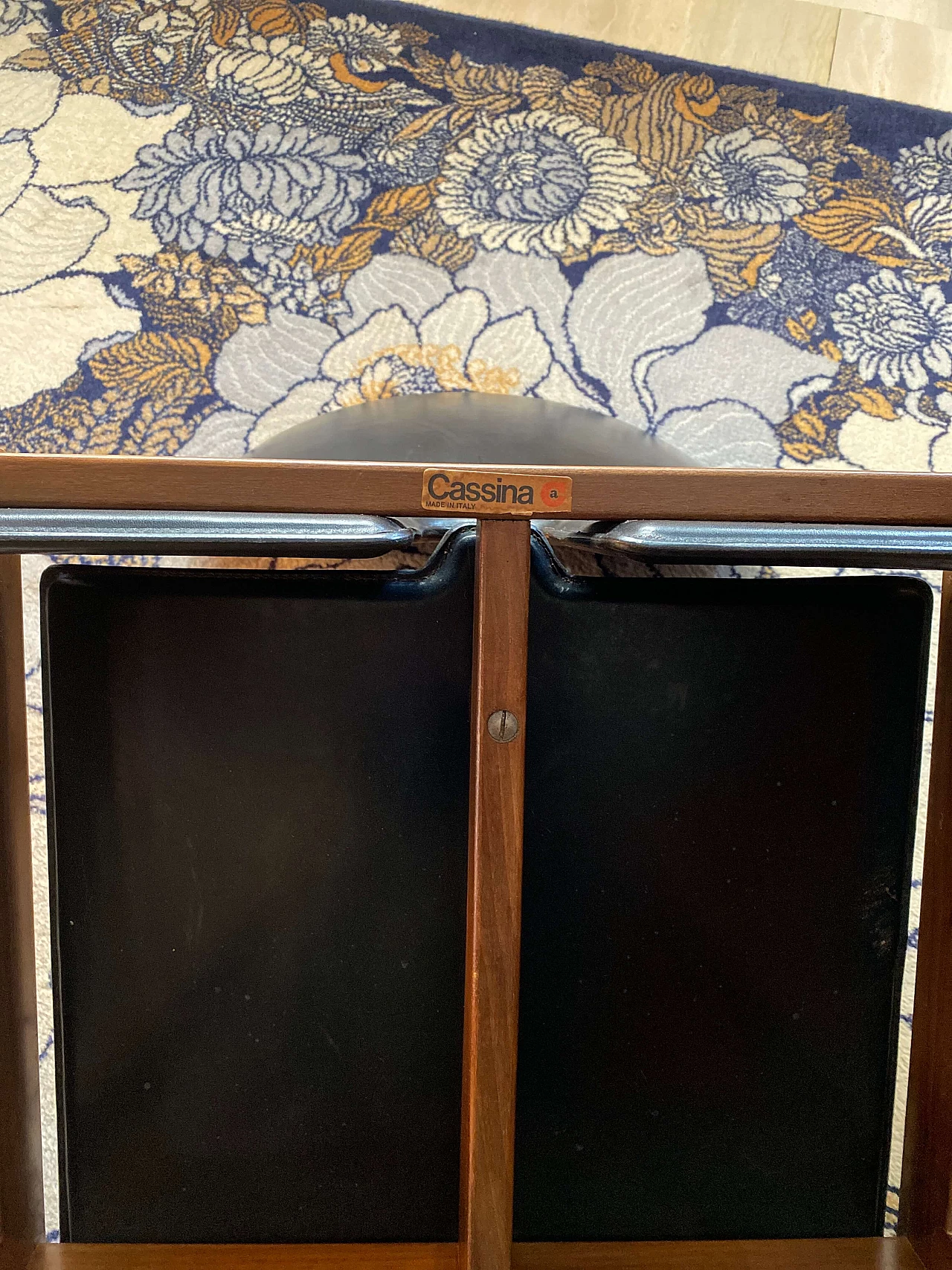 6 Chairs 121 by Scarpa for Cassina in wood and black leather, 1960s 3