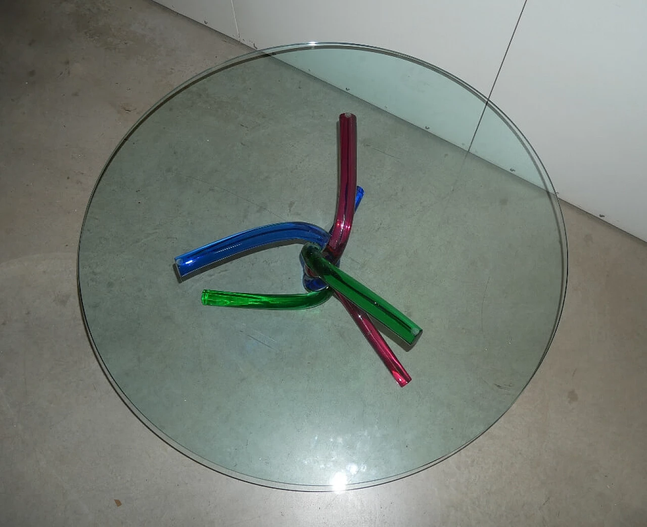 Murano glass coffee table with three intertwined tubular feet, 1980s 2