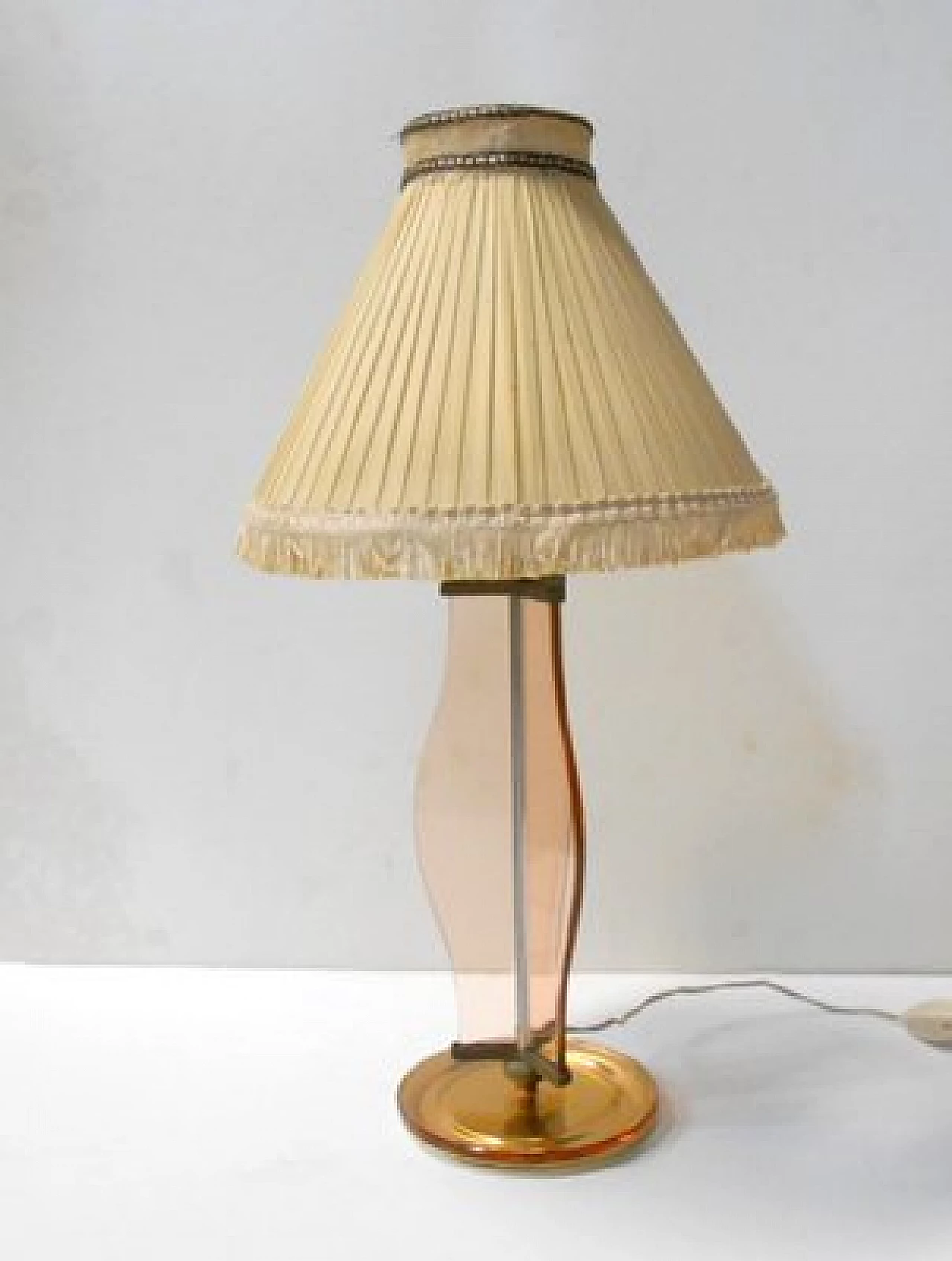 Lamp in pink glass and brass by Pietro Chiesa for Fontana Arte, 1930s 1