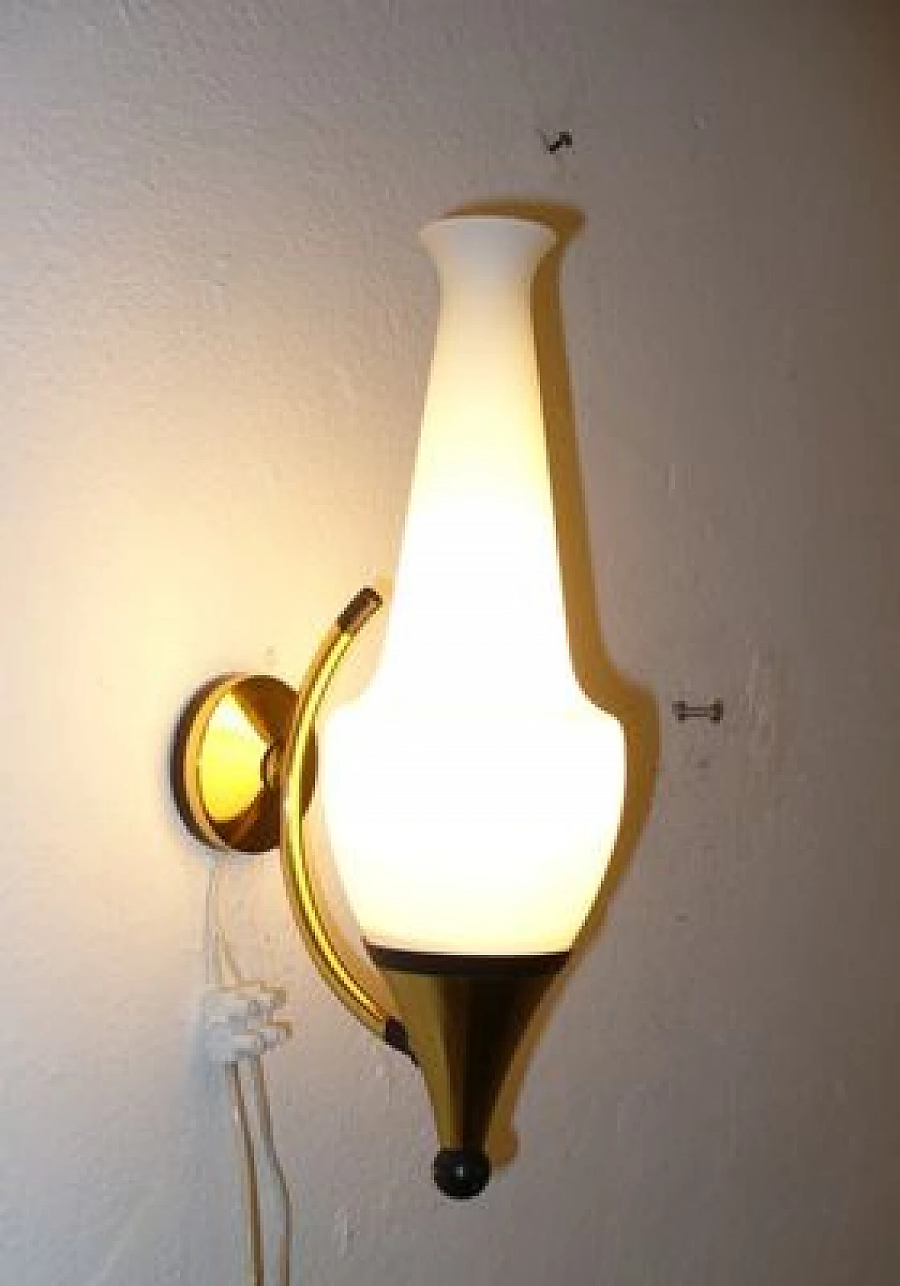 Pair of sconces in brass and milk glass by Stilnovo, 1950s 6
