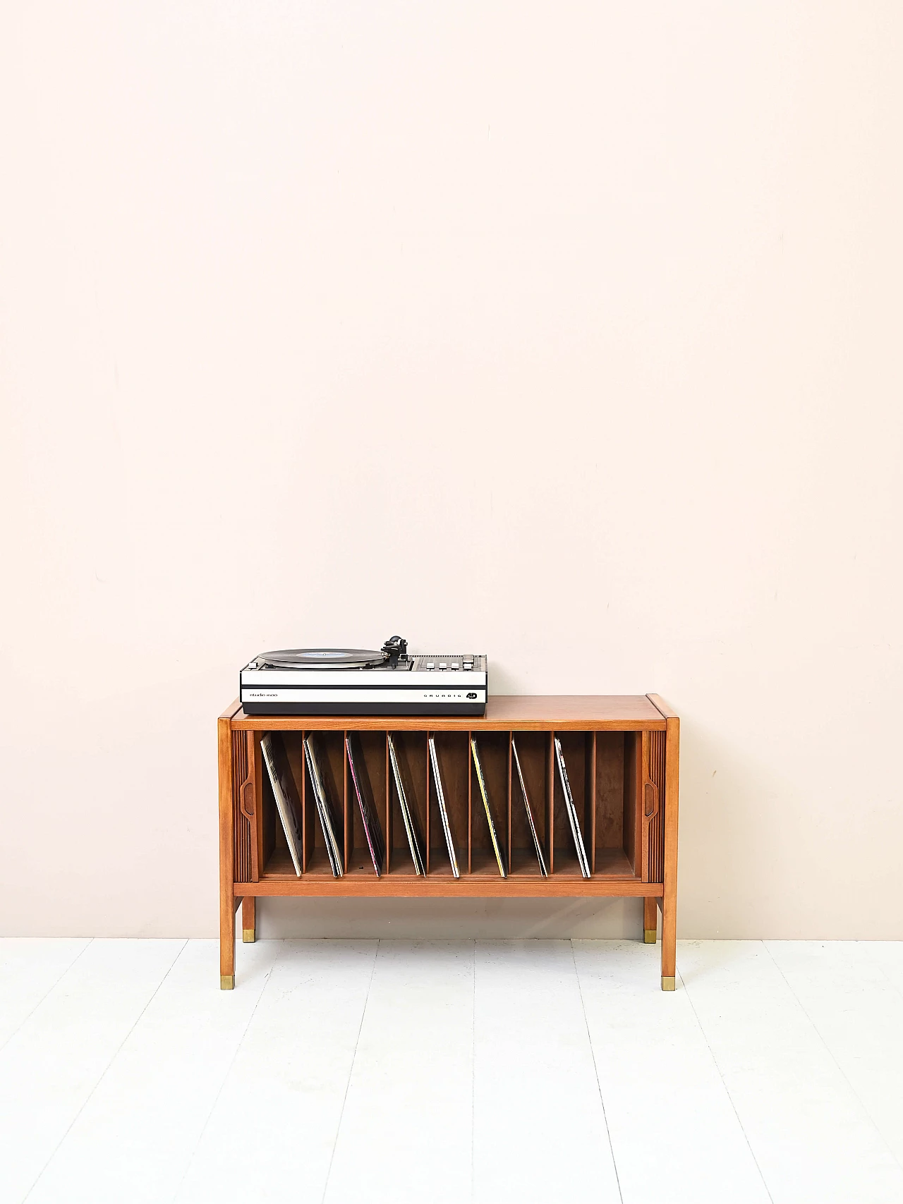 Mobile in teak per giradischi e vinili con ante a scomparsa, anni '50 2