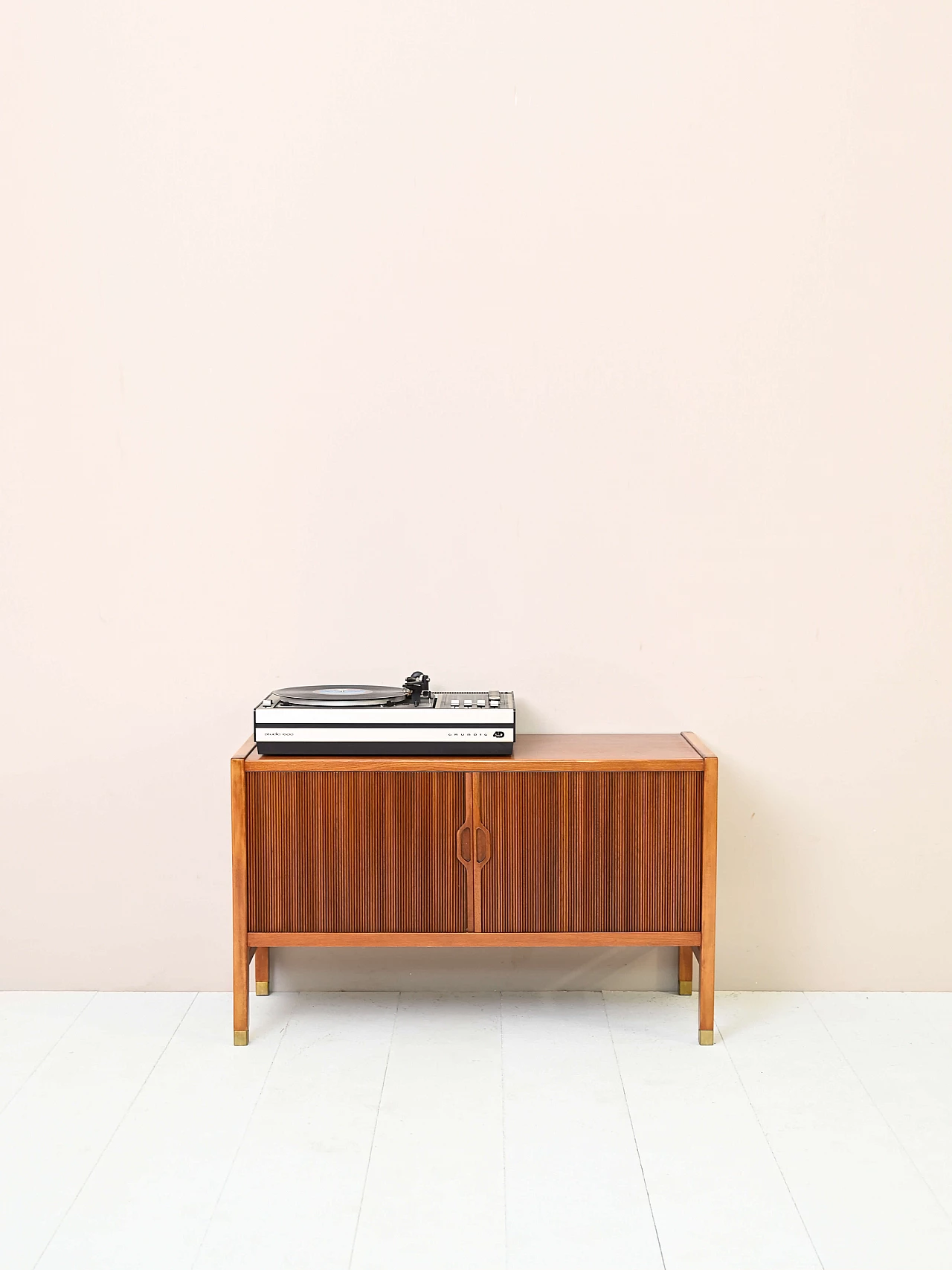 Mobile in teak per giradischi e vinili con ante a scomparsa, anni '50 3