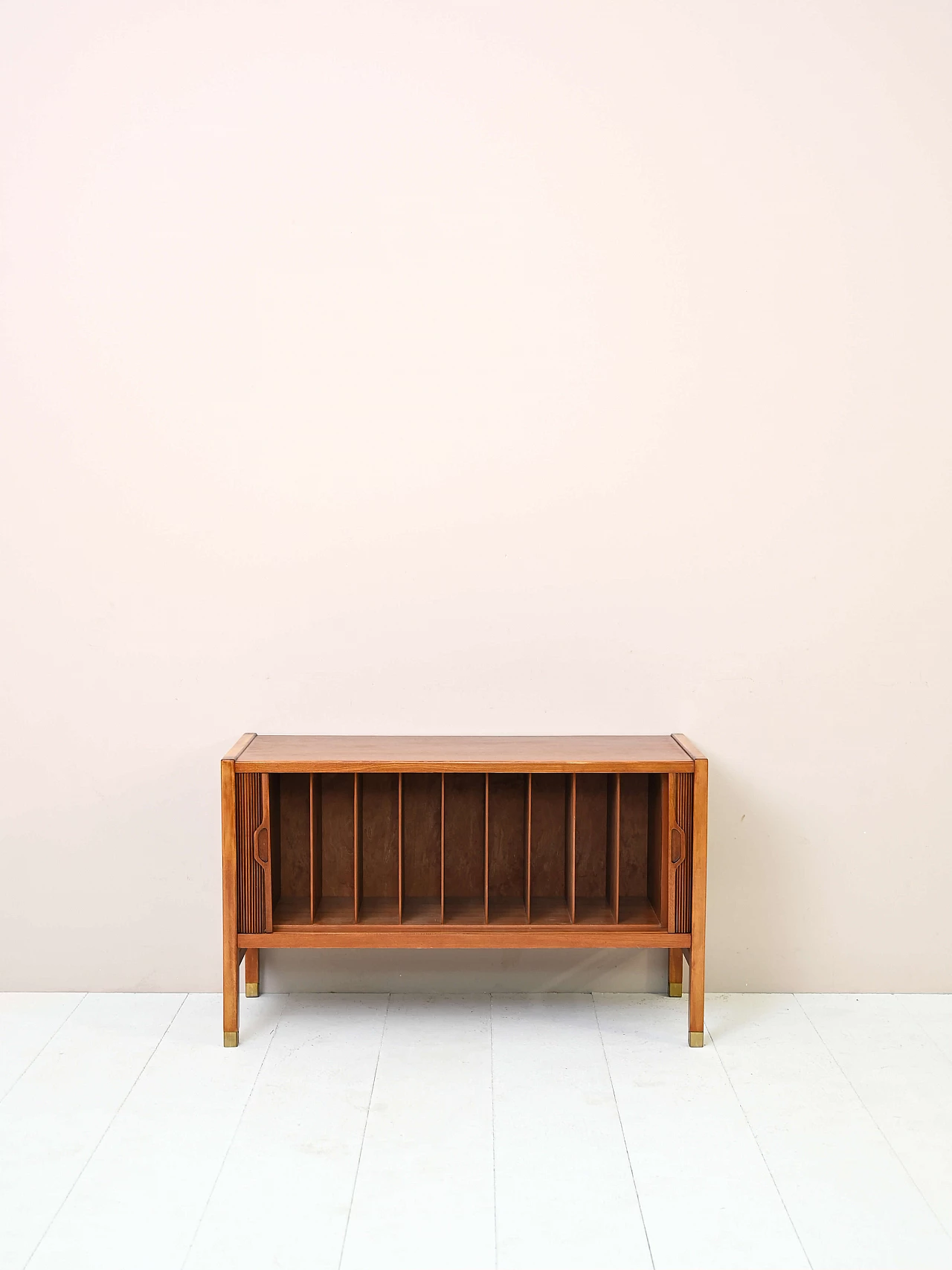 Mobile in teak per giradischi e vinili con ante a scomparsa, anni '50 4