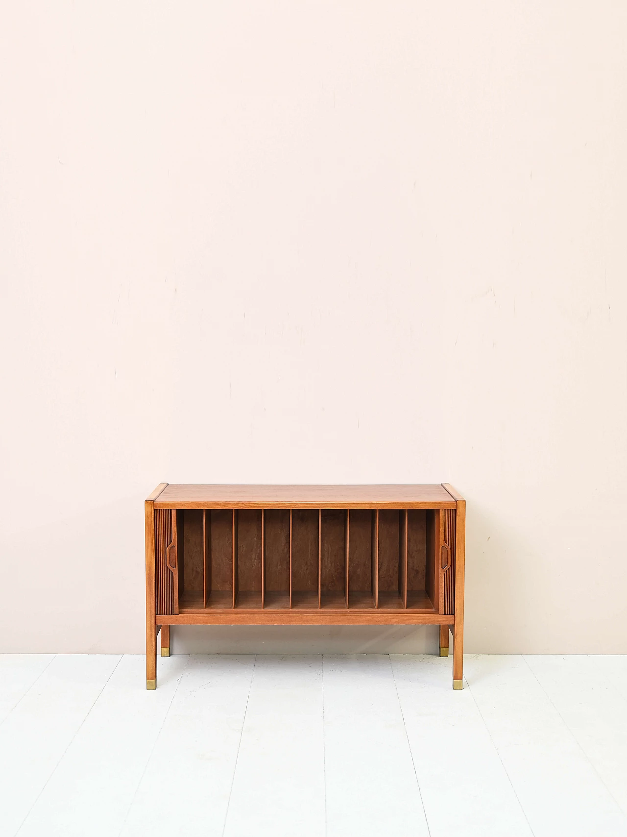 Mobile in teak per giradischi e vinili con ante a scomparsa, anni '50 5