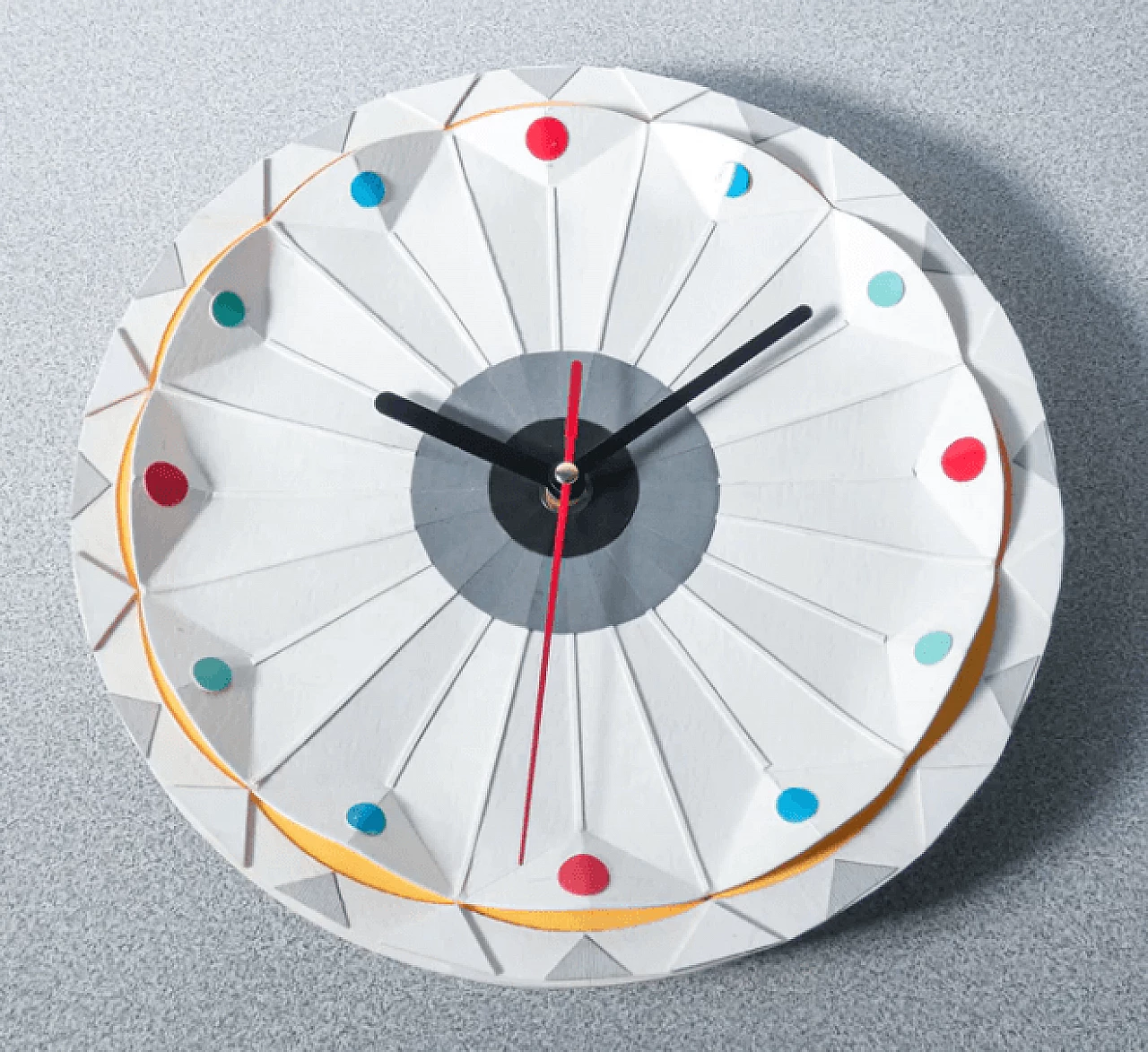 Wall clock in cardboard and plastic by Delcio 3