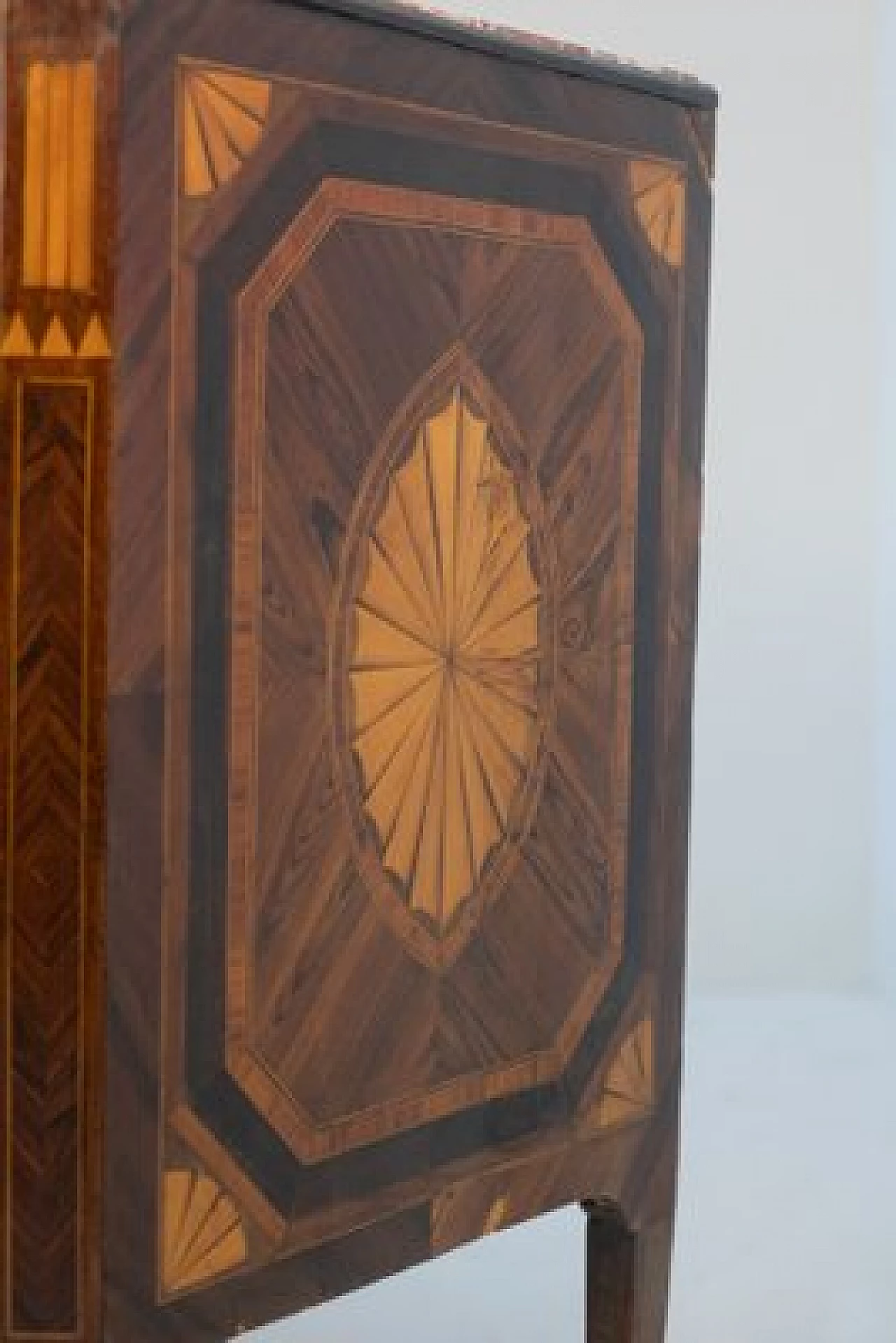Wood and red marble chest of drawers, 18th century 10