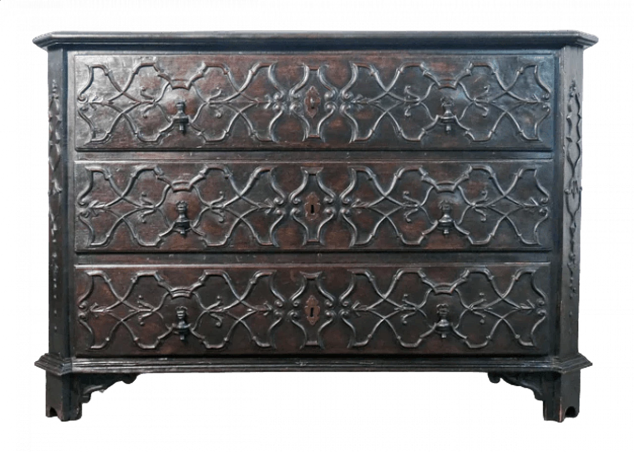 Baroque dresser in walnut with carvings, 17th century 17
