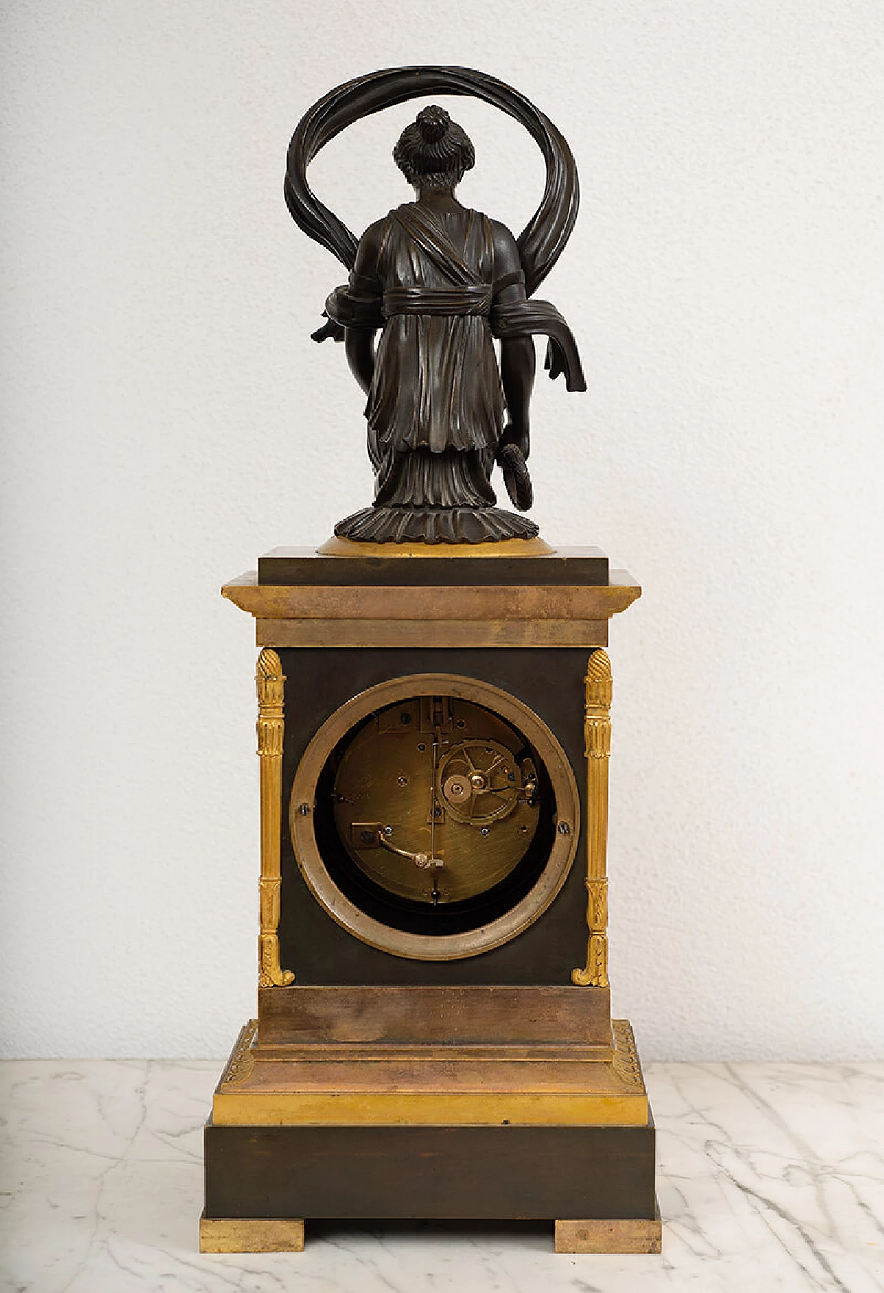 Empire table clock in gilt and patinated bronze, early 19th century 6
