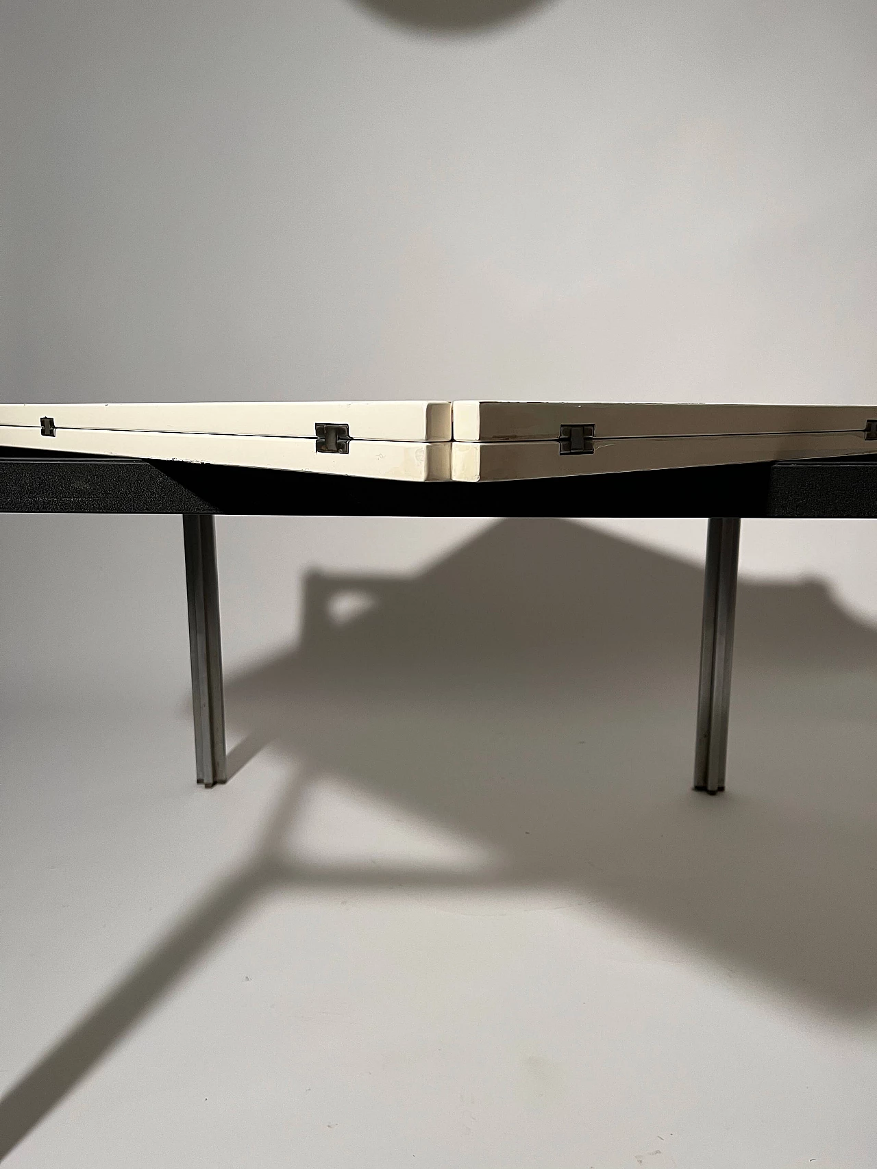 Expandable table by Eugenio Gerli for Tecno, 1970s 7