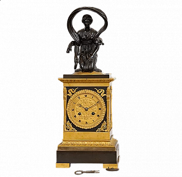 Empire table clock in gilt and patinated bronze, early 19th century