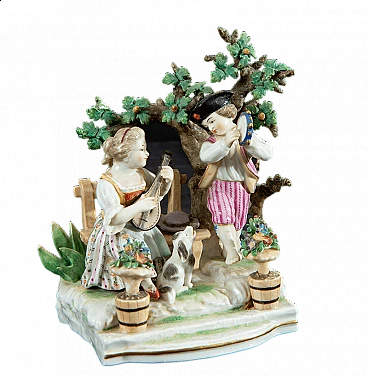 Sculpture of pair of players in Capodimonte porcelain, early 20th century