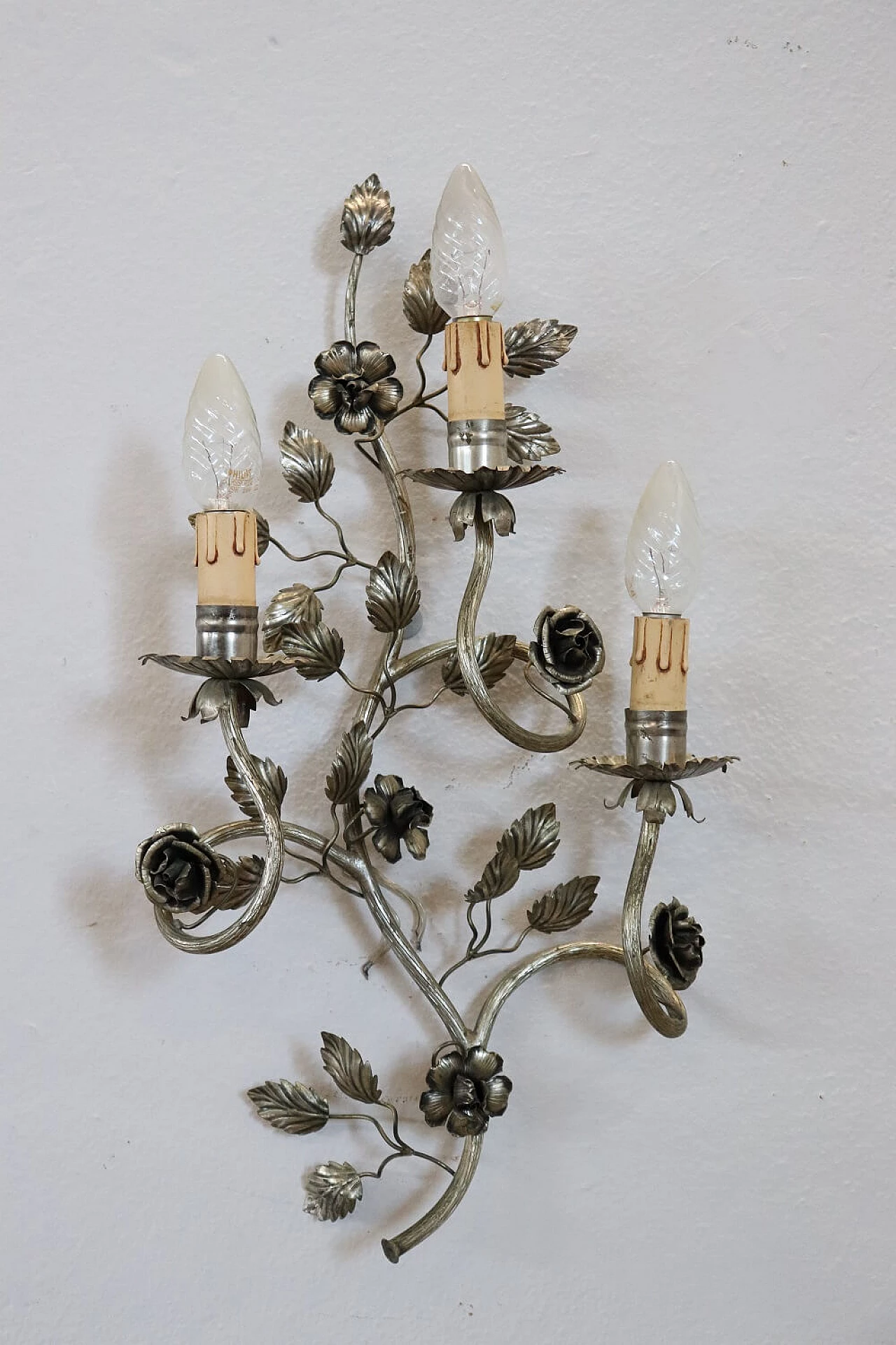 Pair of silver metal sconces with floral motif 3