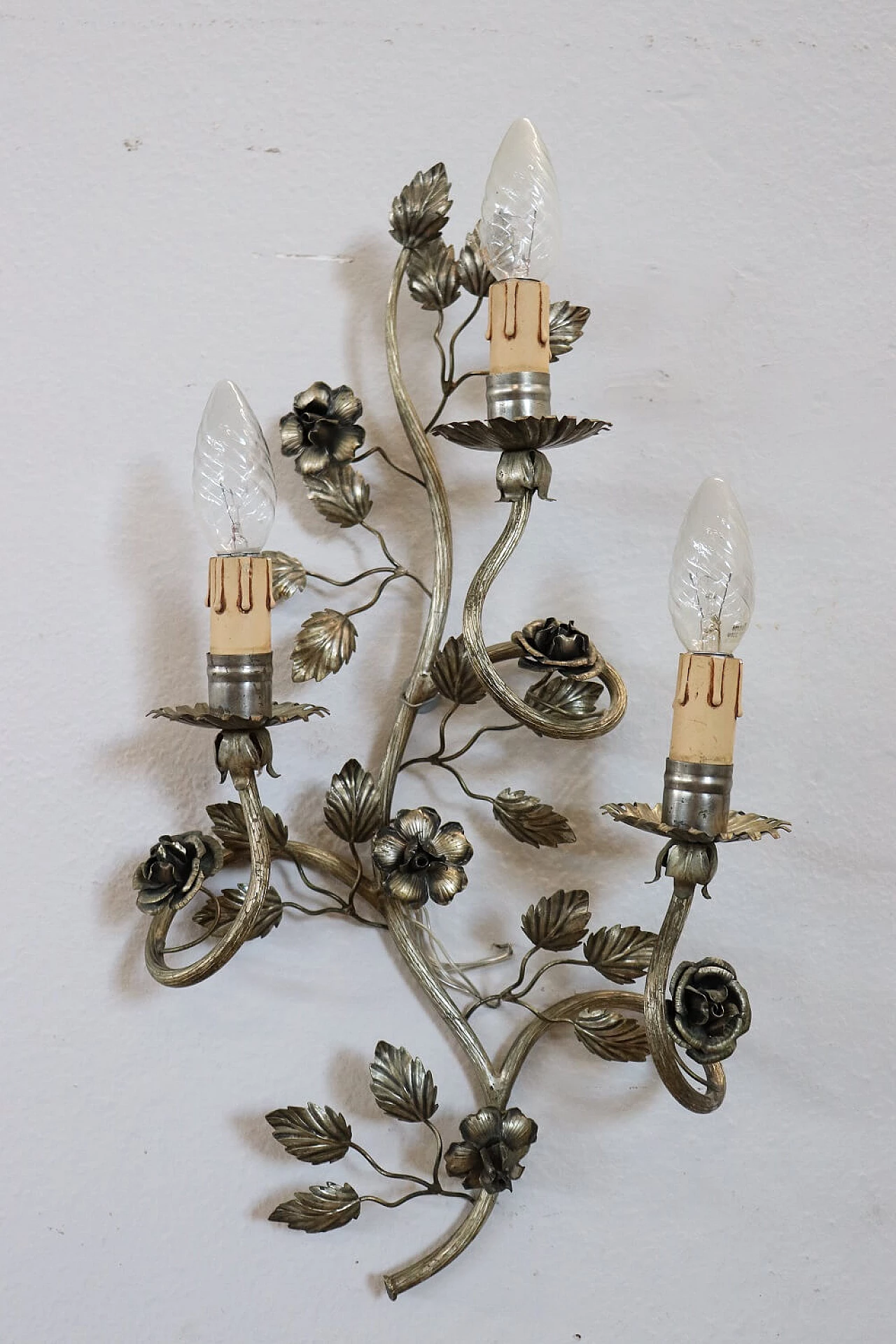 Pair of silver metal sconces with floral motif 4