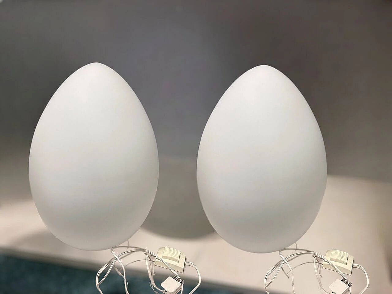 Coppia di lampade da tavolo a uovo in vetro di Zonca, anni '70 4