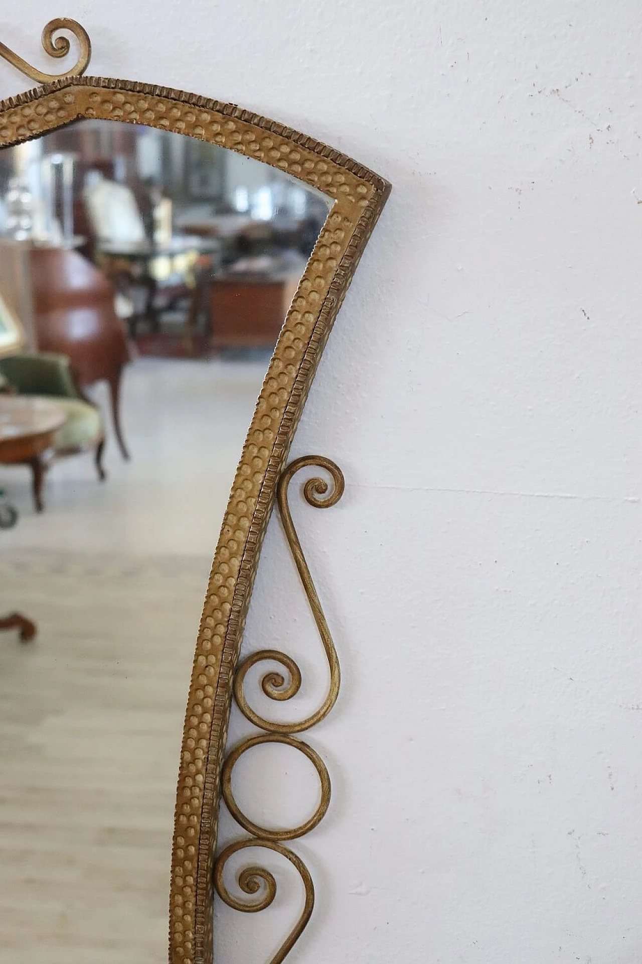 Specchio con cornice in metallo dorato, anni '50 3
