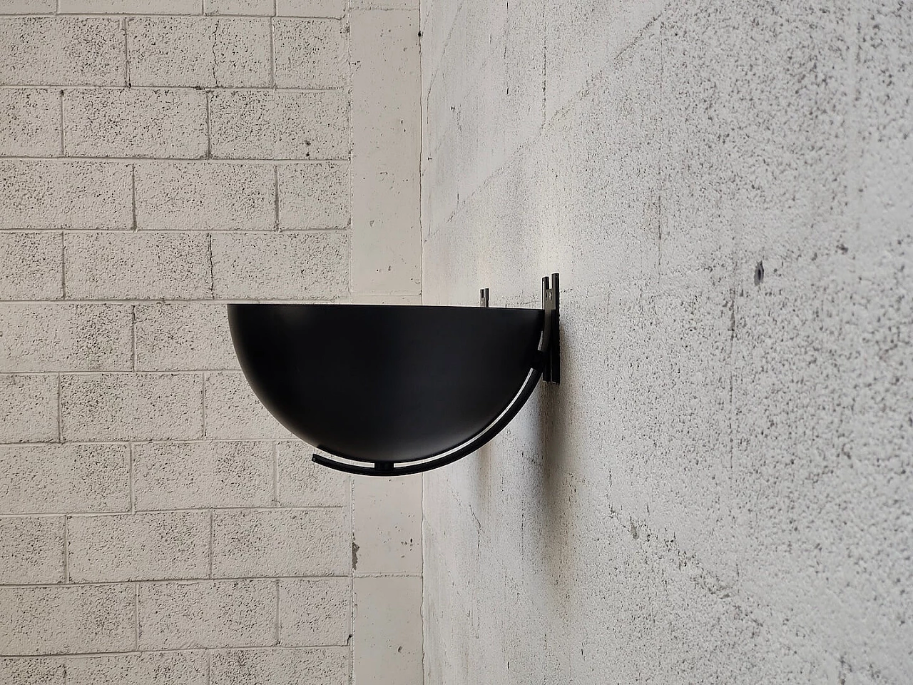 Pair of black wall sconces 1189 by Elio Martinelli for Martinelli Luce, 1970s 3