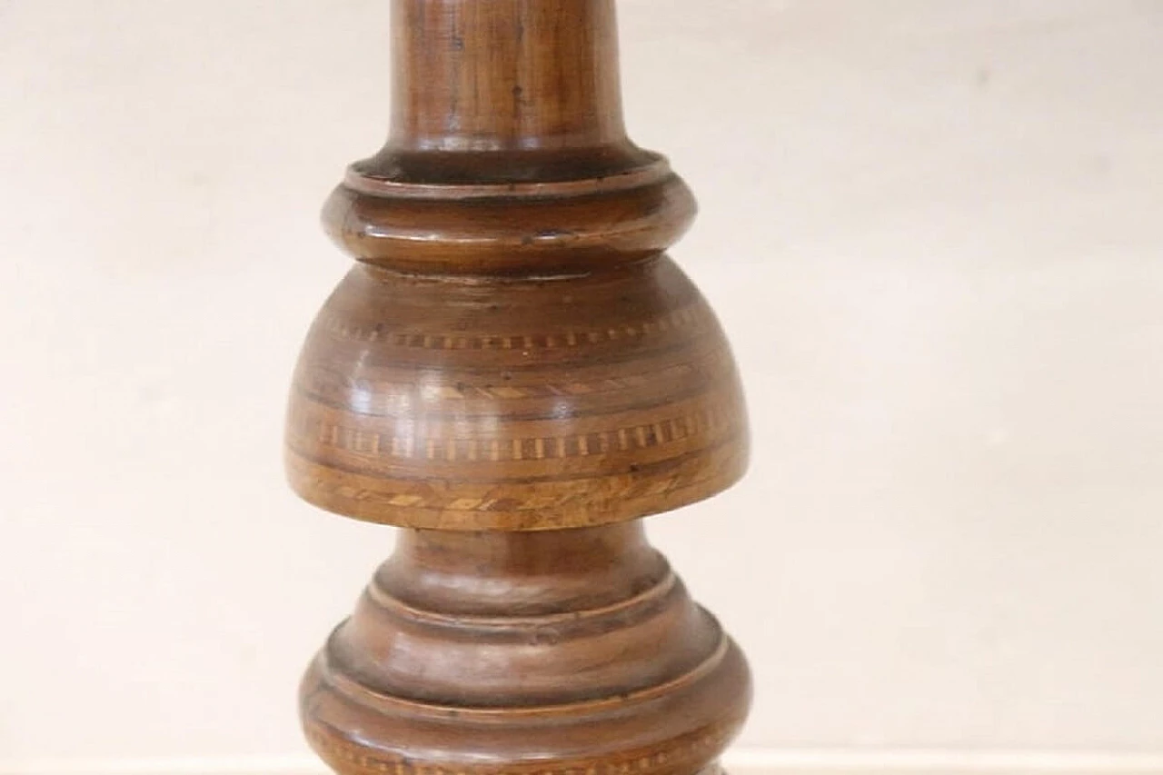 Tavolo rotondo in noce con piano intarsiato, metà '800 4