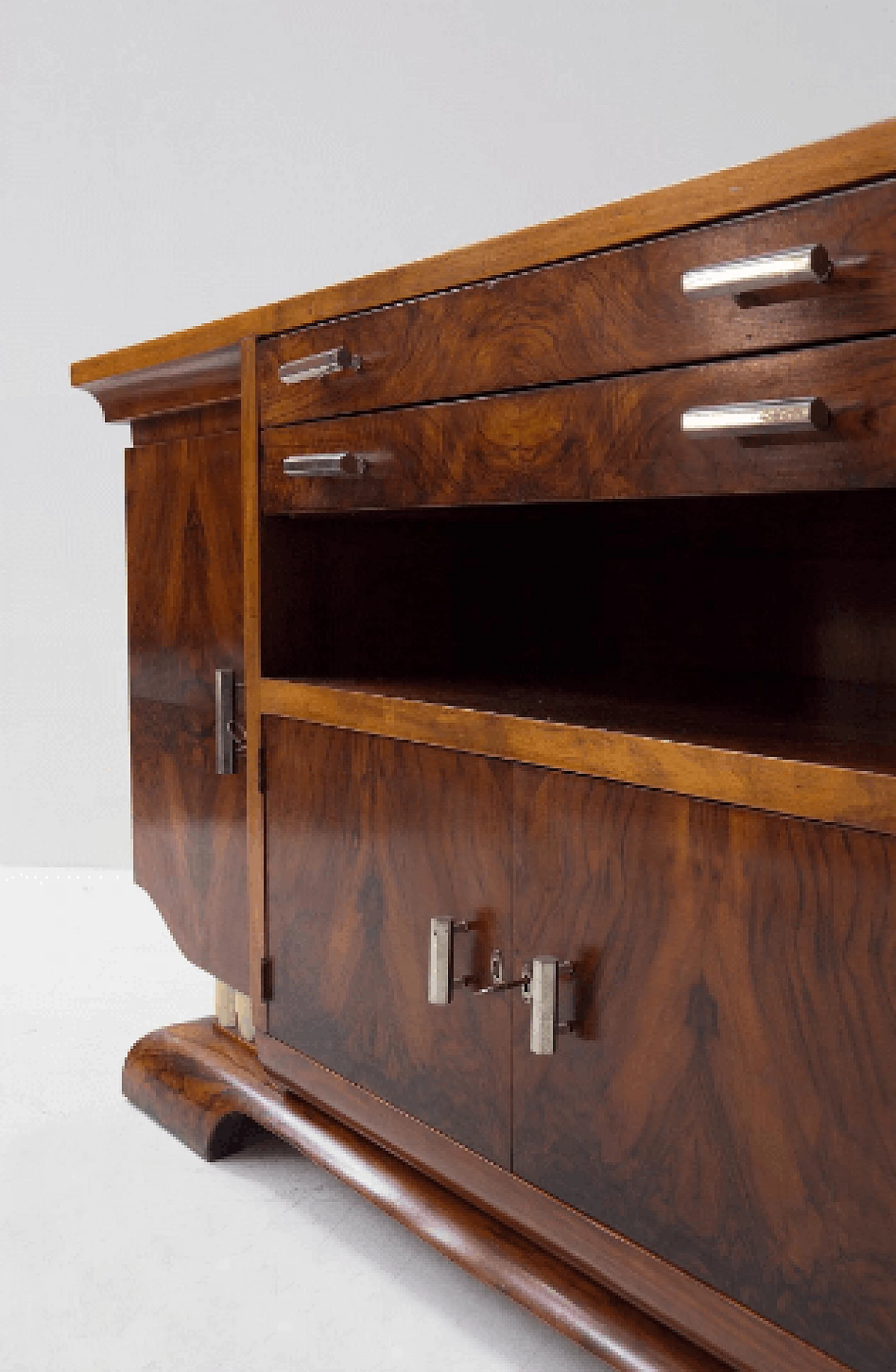 Art Deco sideboard in lacquered walnut root, 1920s 4