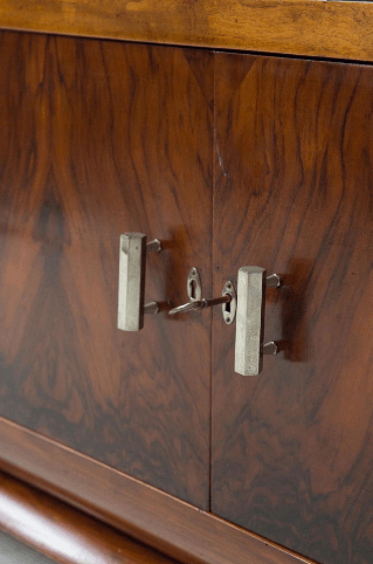 Art Deco sideboard in lacquered walnut root, 1920s 8