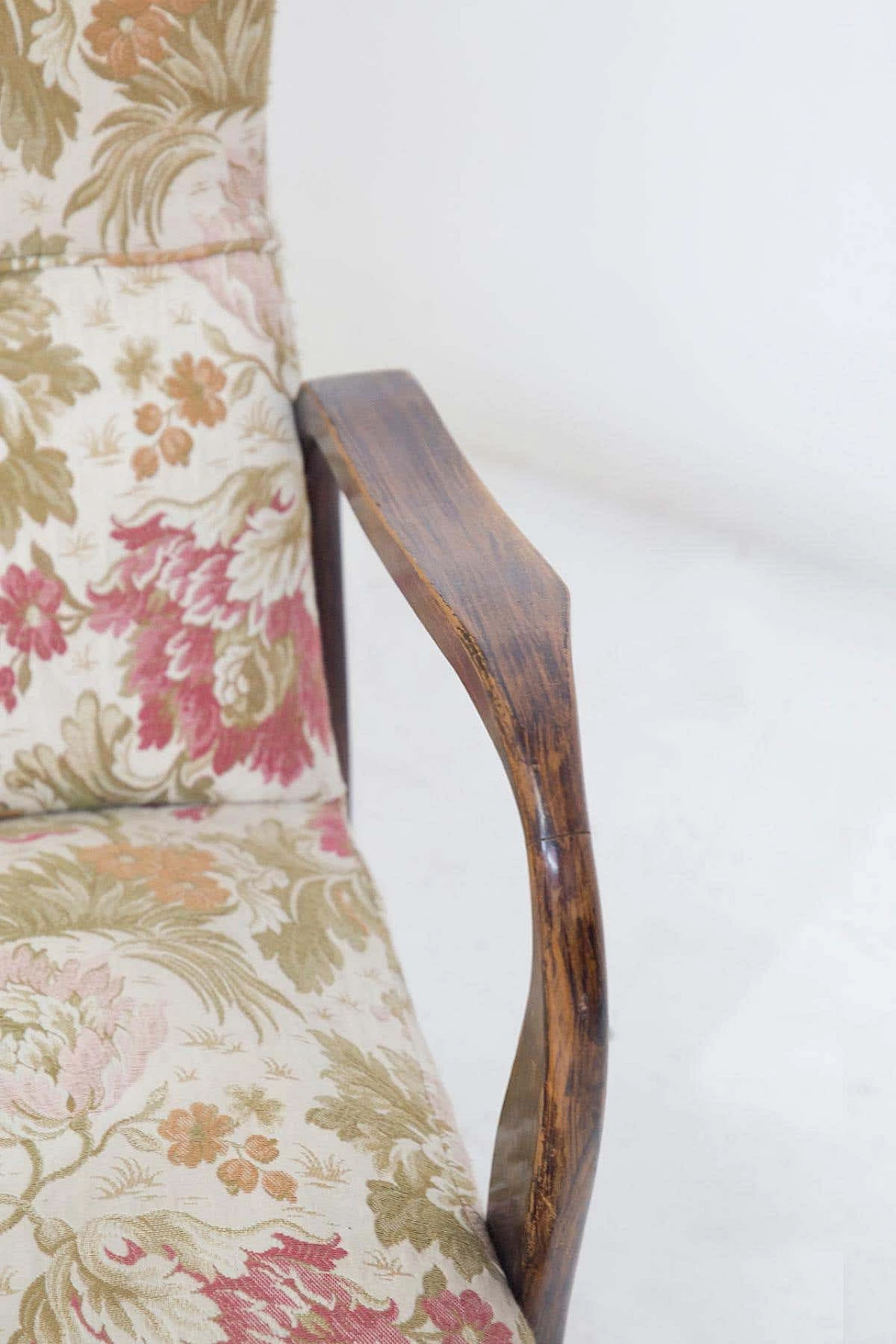 Divano in legno con tessuto floreale attribuito a Paolo Buffa, anni '50 6