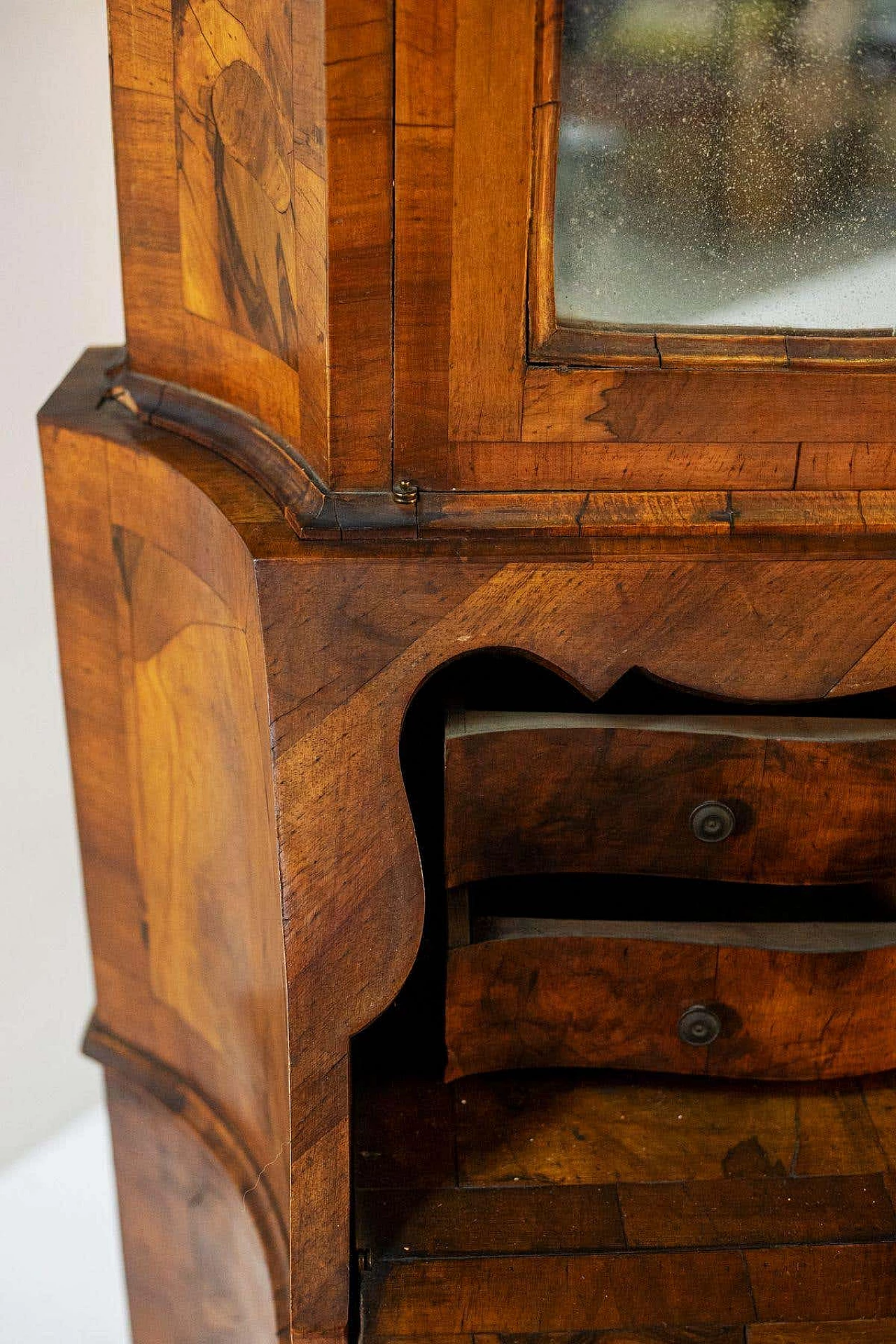 Mobile da scrittura con vetrina e cassetti Luigi XV, '800 11