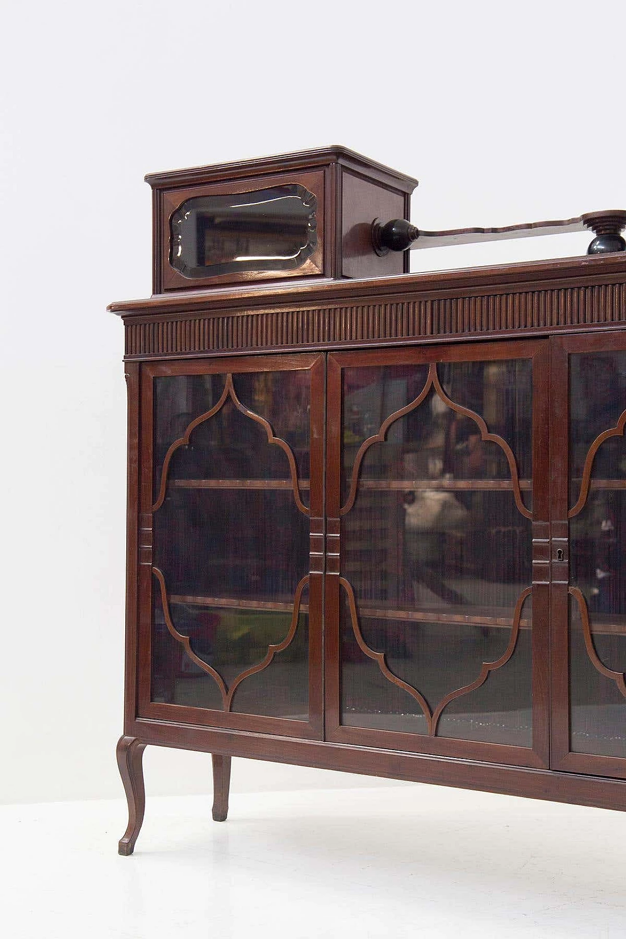 Vetrina in legno con gambe a esse, anni '30 4