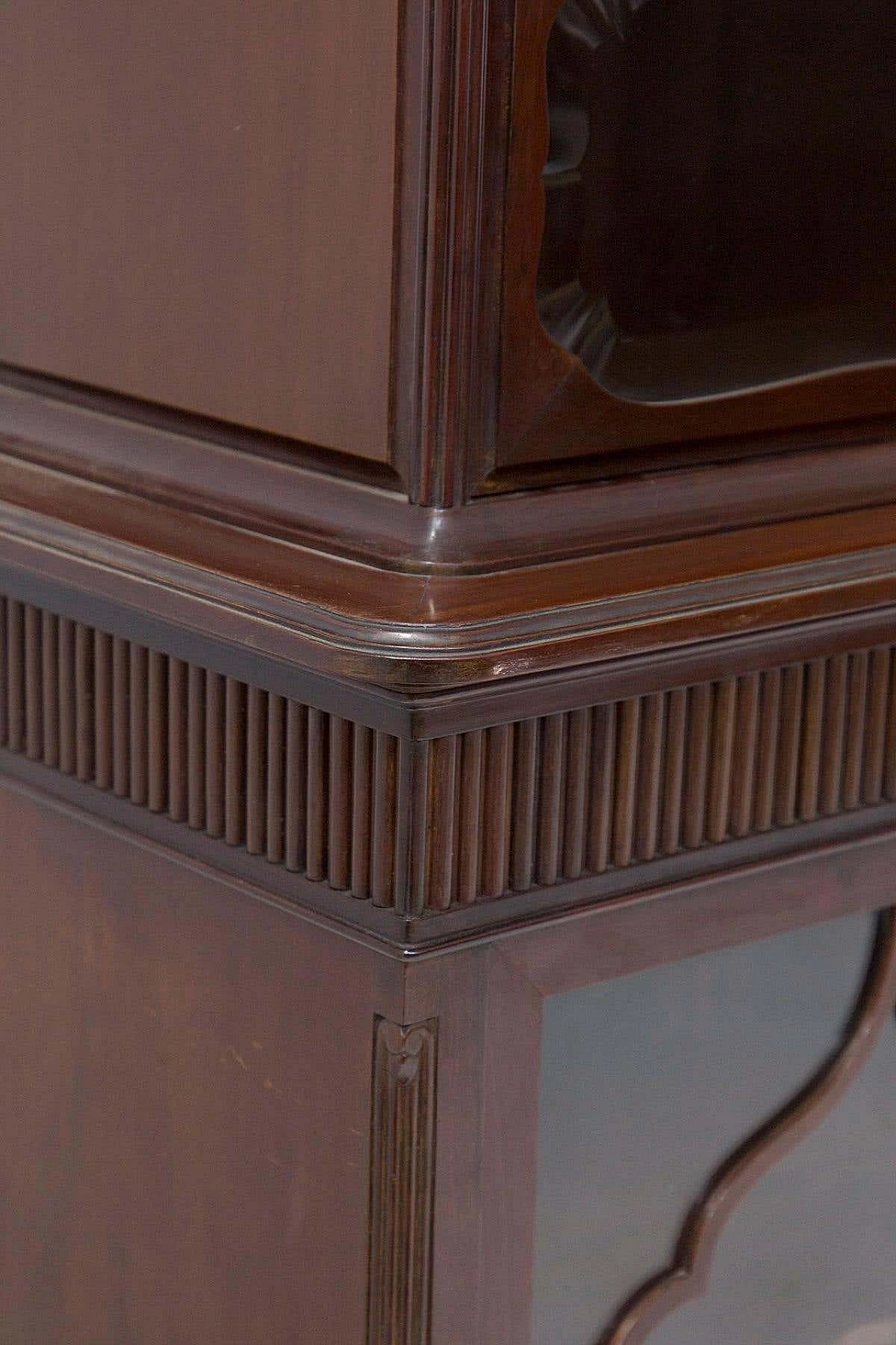 Vetrina in legno con gambe a esse, anni '30 5
