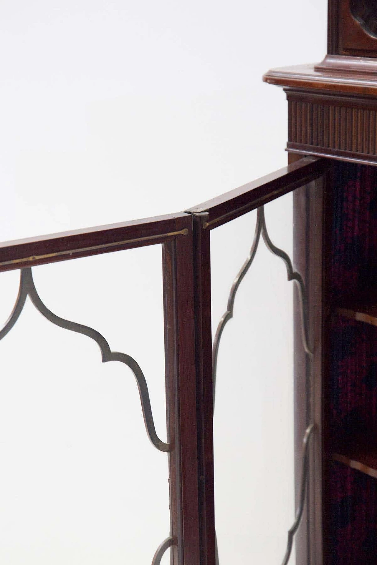 Vetrina in legno con gambe a esse, anni '30 7