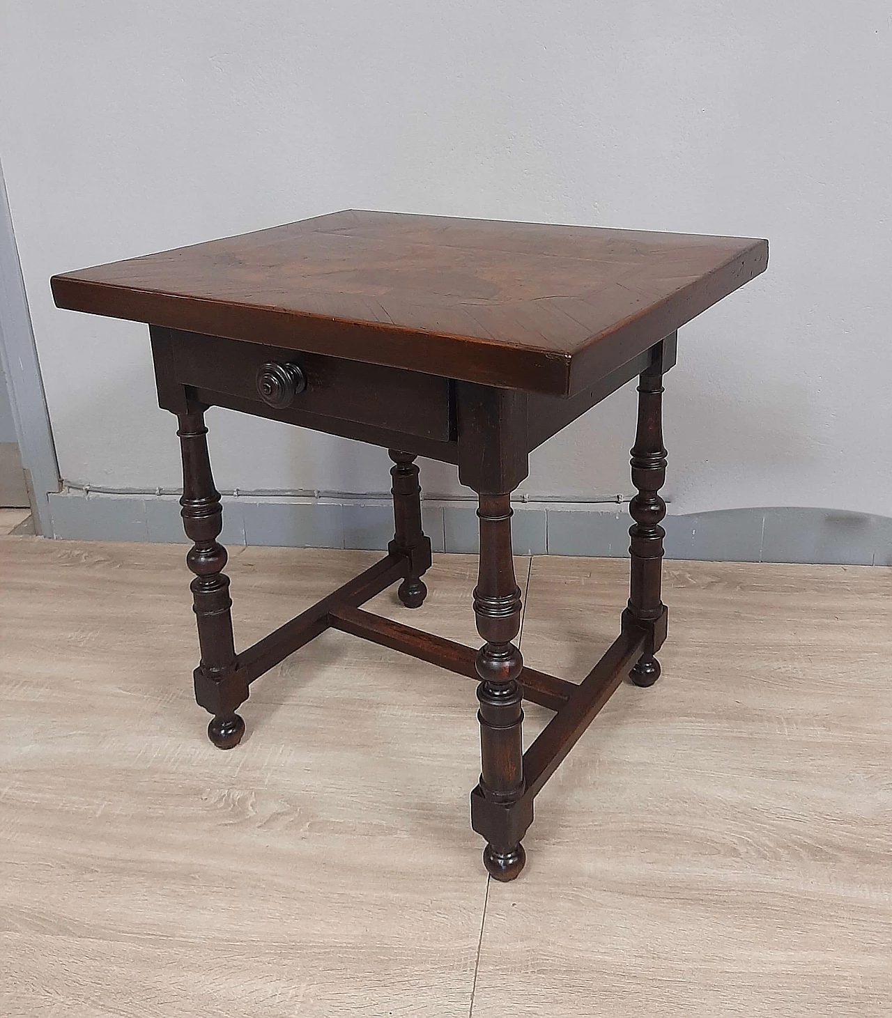 Reel side table in solid walnut with panelled top, 19th century 2