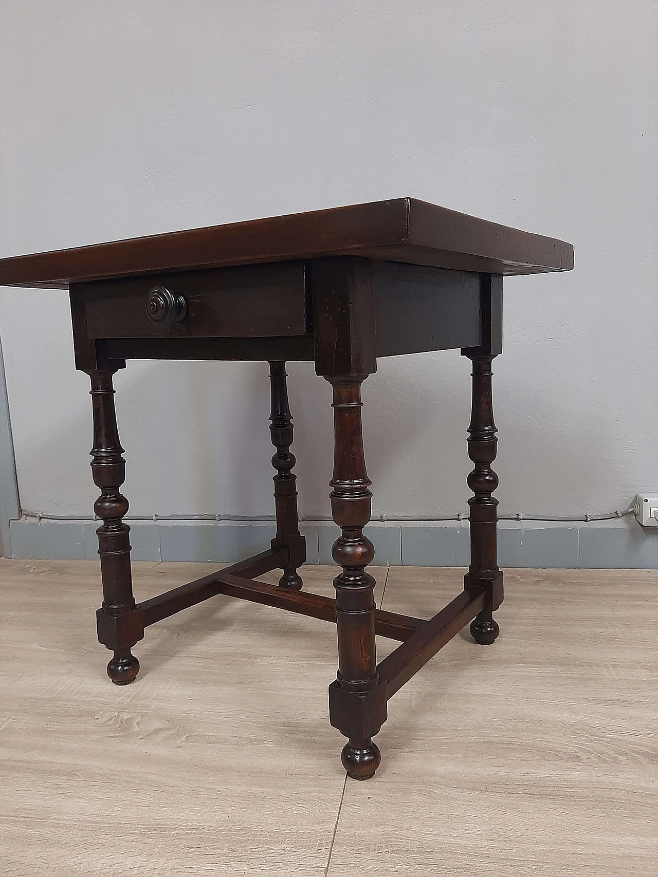 Reel side table in solid walnut with panelled top, 19th century 3