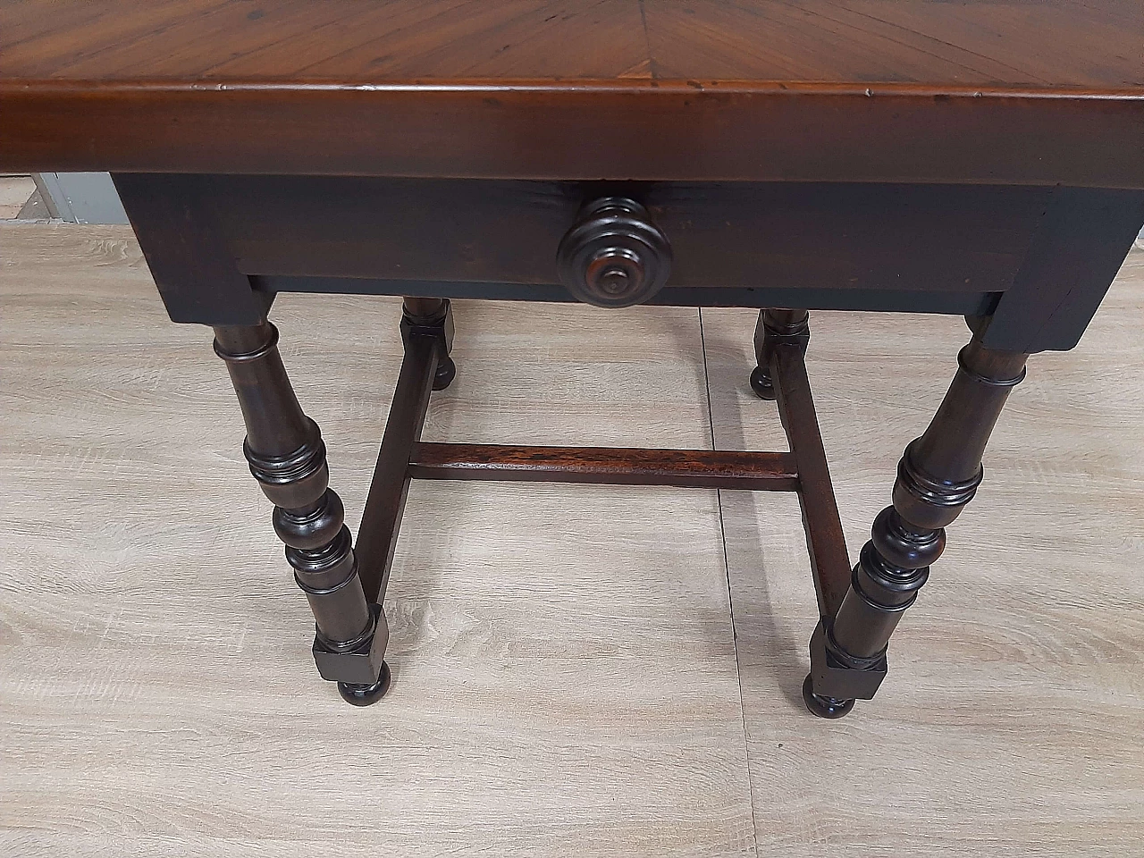 Reel side table in solid walnut with panelled top, 19th century 6