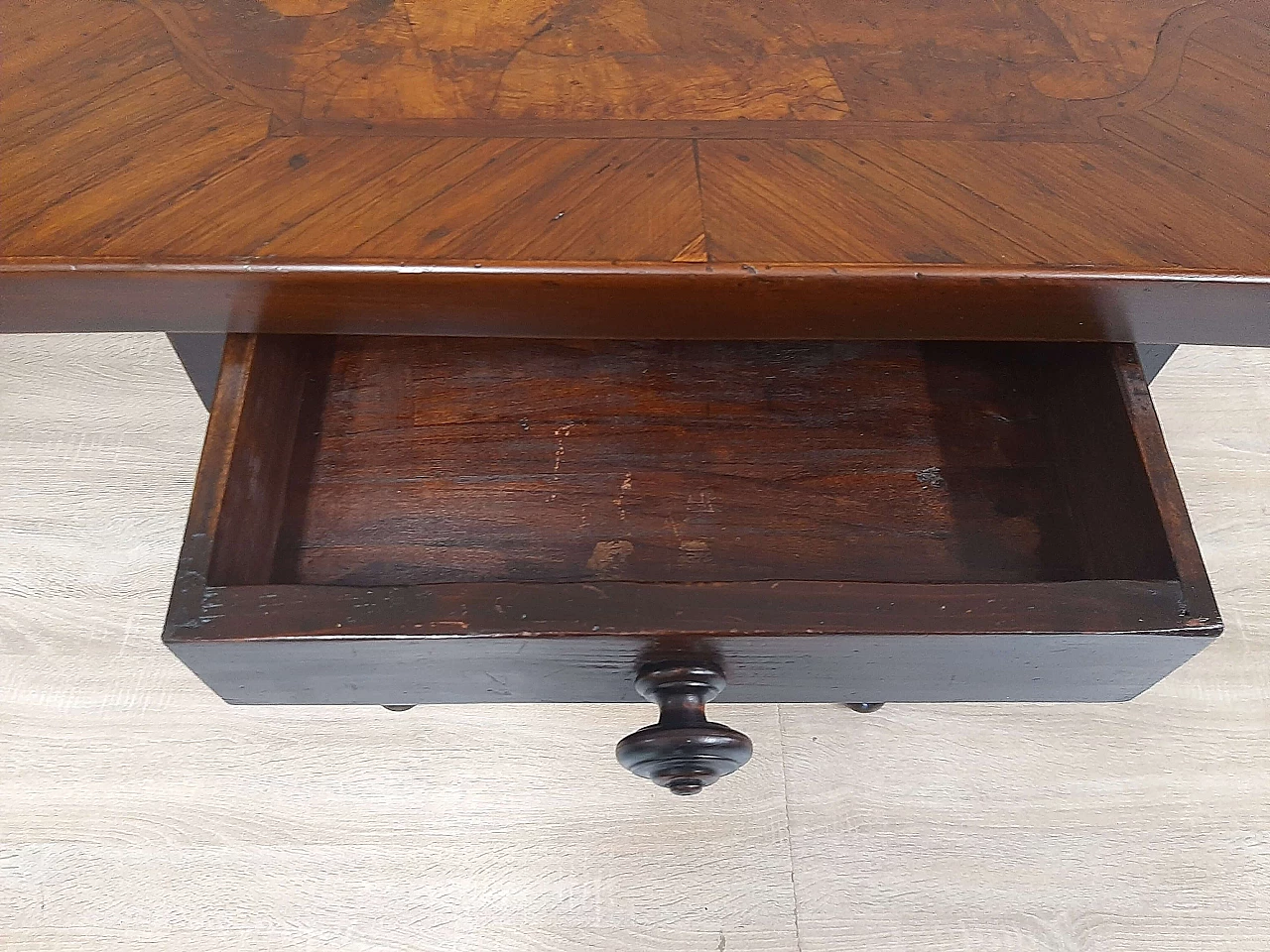 Reel side table in solid walnut with panelled top, 19th century 7