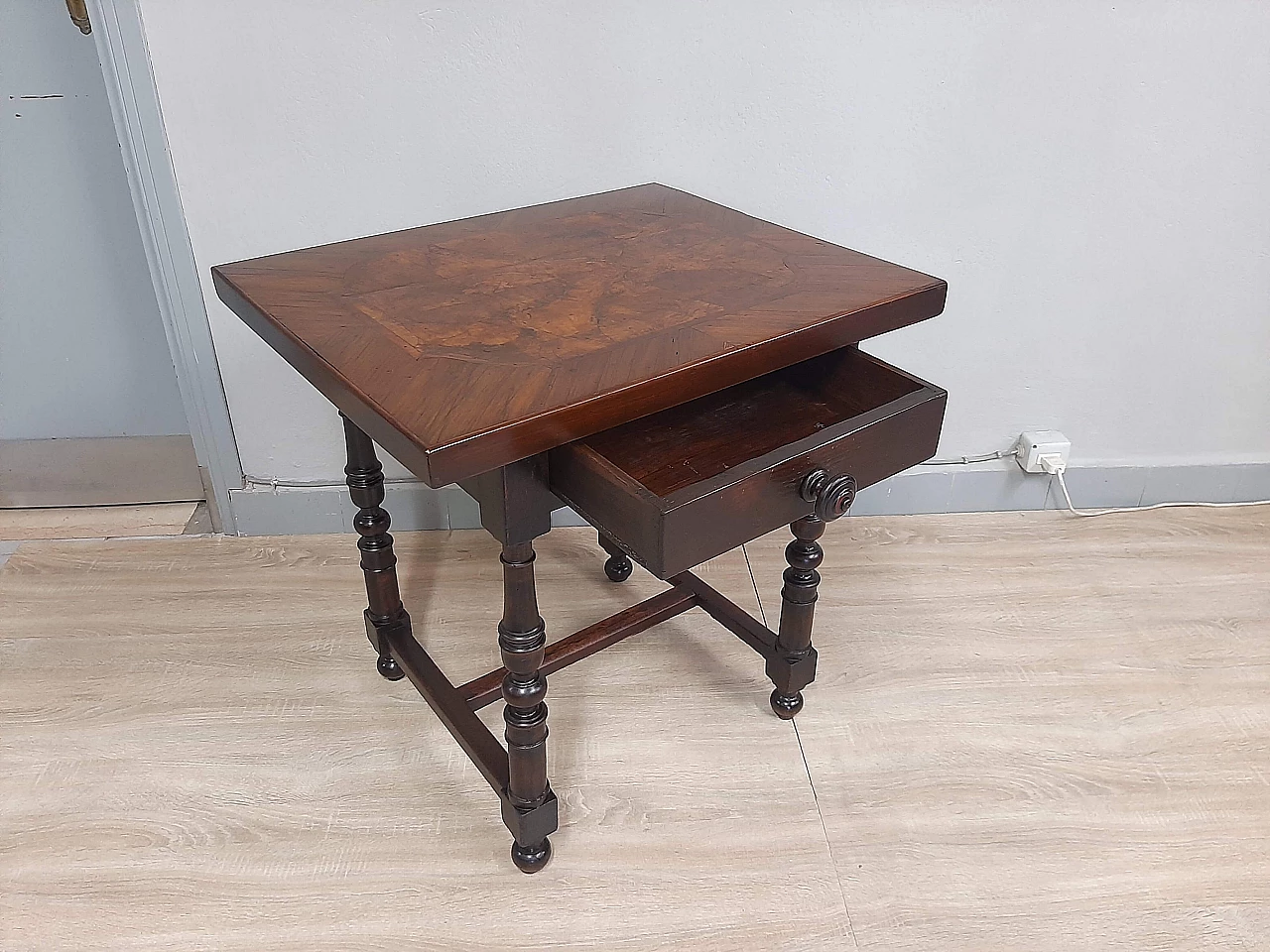 Reel side table in solid walnut with panelled top, 19th century 8