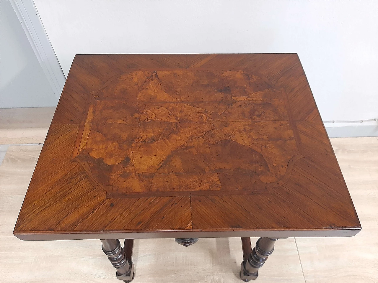 Reel side table in solid walnut with panelled top, 19th century 10