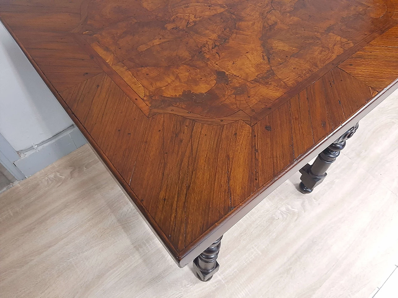 Reel side table in solid walnut with panelled top, 19th century 11
