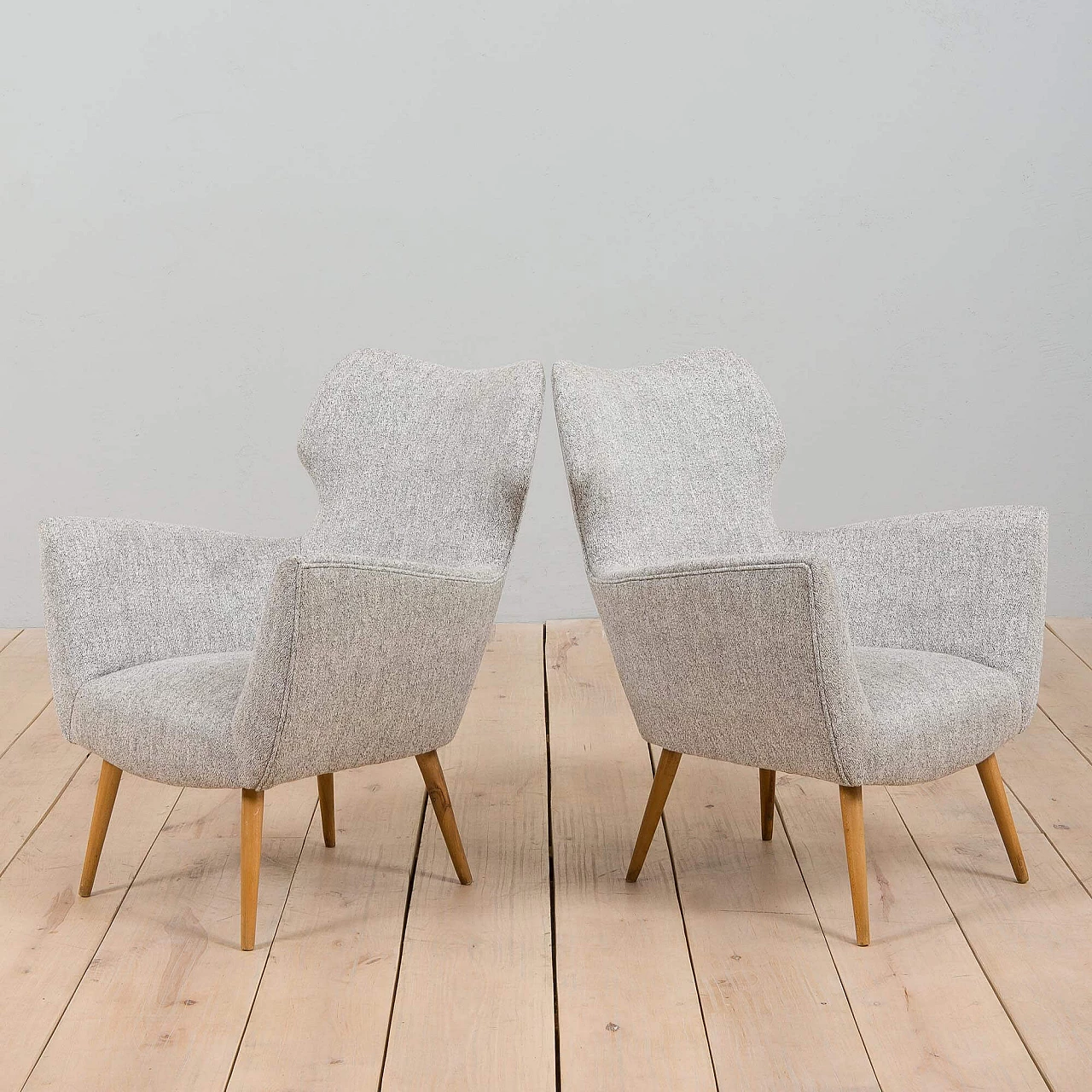 Coppia di poltrone da salotto ritappezzate in stile Gio Ponti, anni '50 7