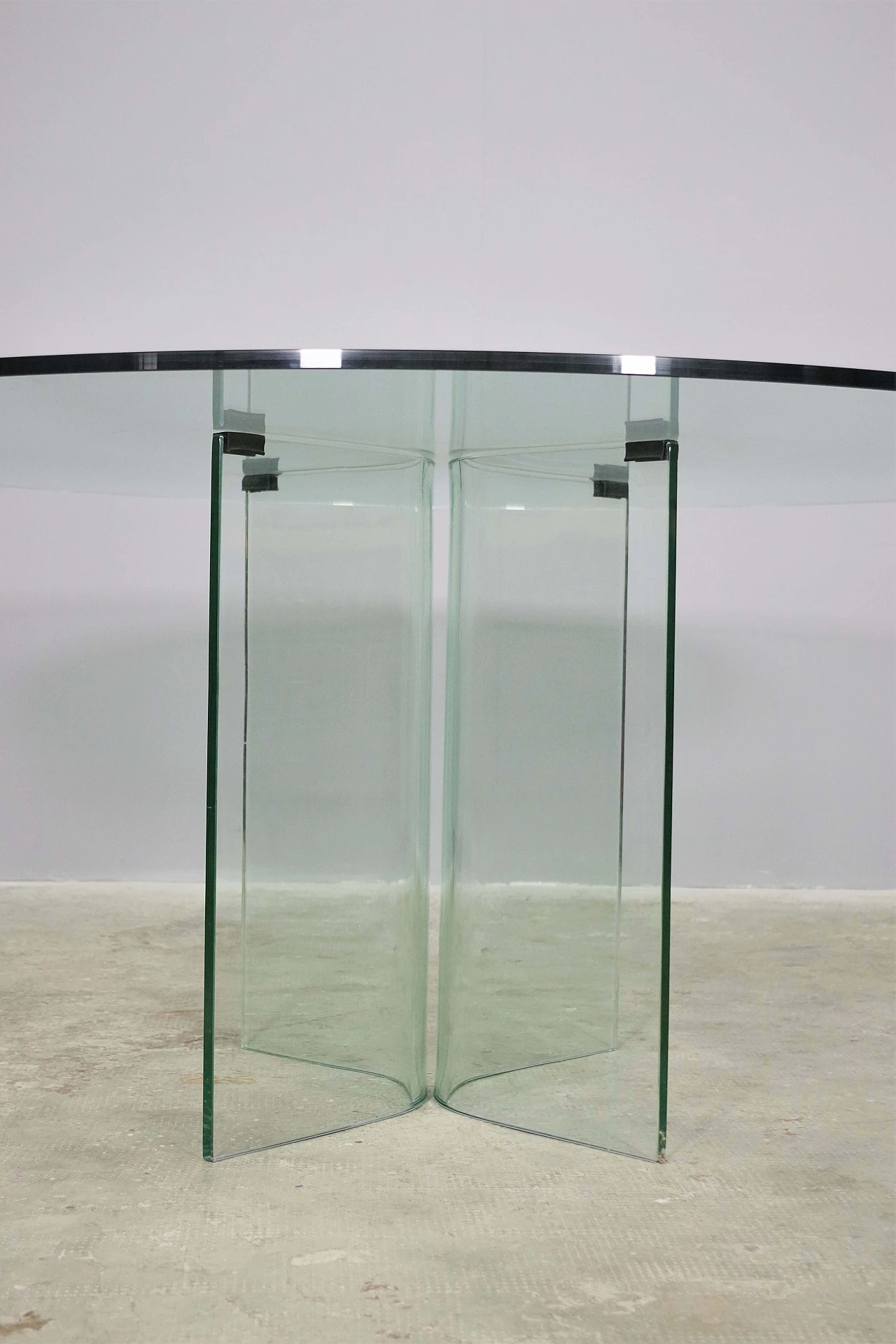 Round table in toughened glass, 1980s 2