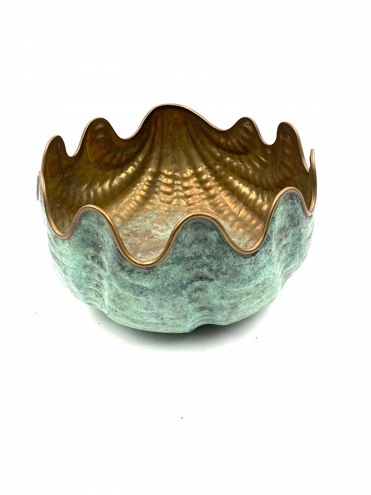 Large shell-shaped centerpiece, 1970s 16