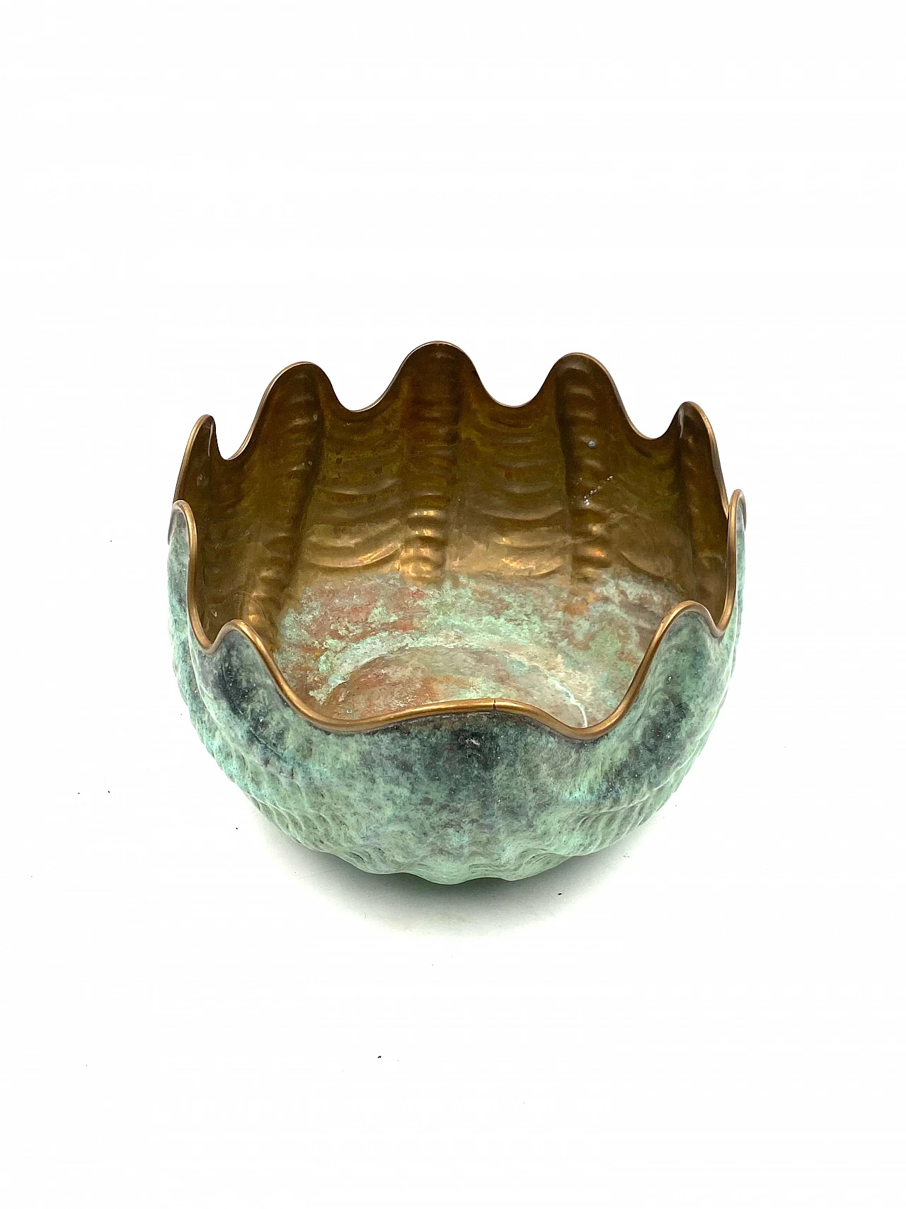 Large shell-shaped centerpiece, 1970s 23