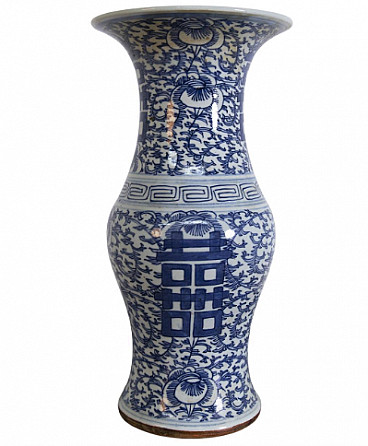 Chinese blue and white ceramic vase, mid-19th century