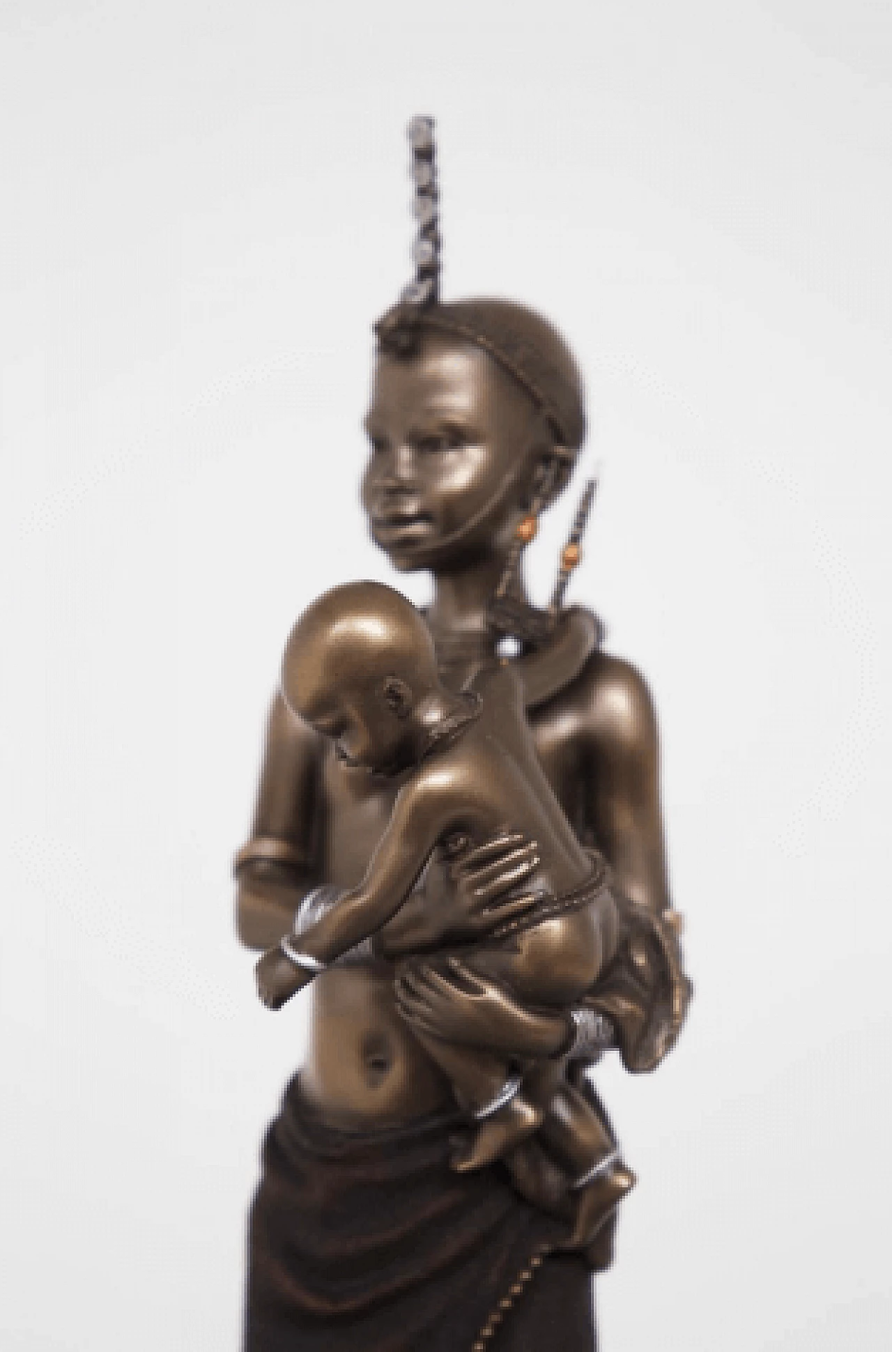 Scultura in resina di donna e bambini Masai 3