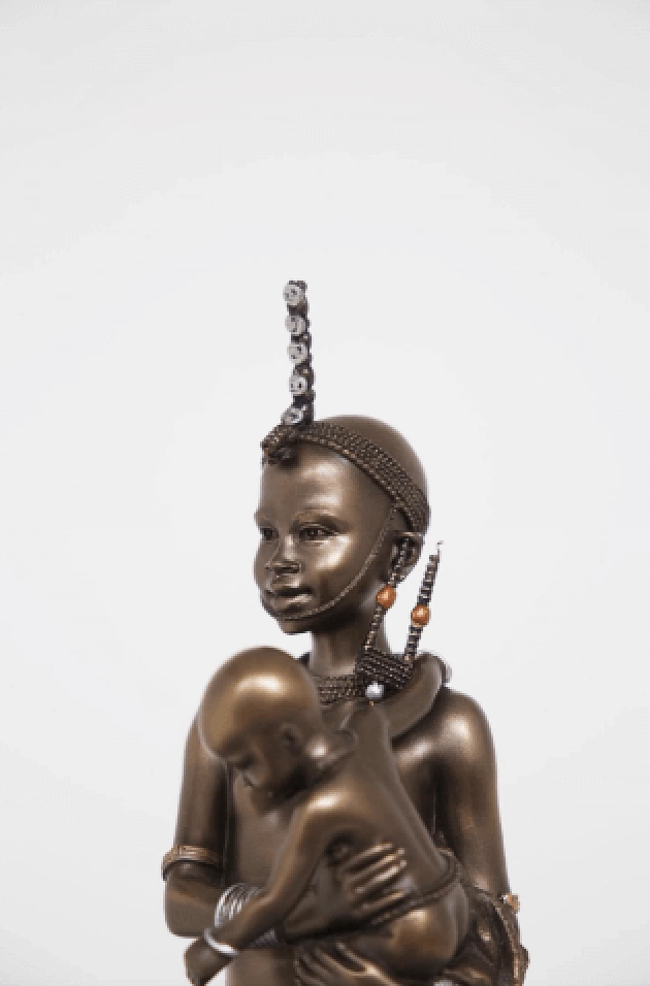 Scultura in resina di donna e bambini Masai 4