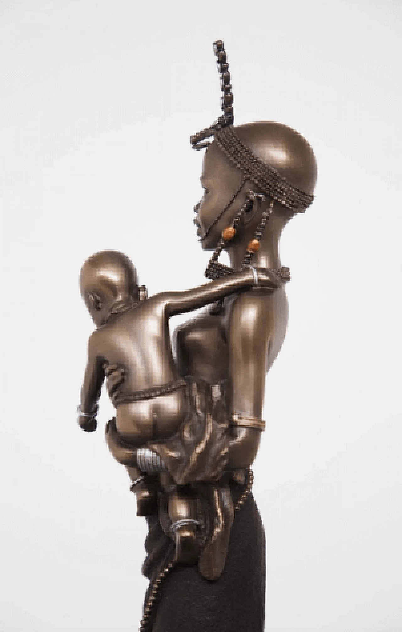 Scultura in resina di donna e bambini Masai 5